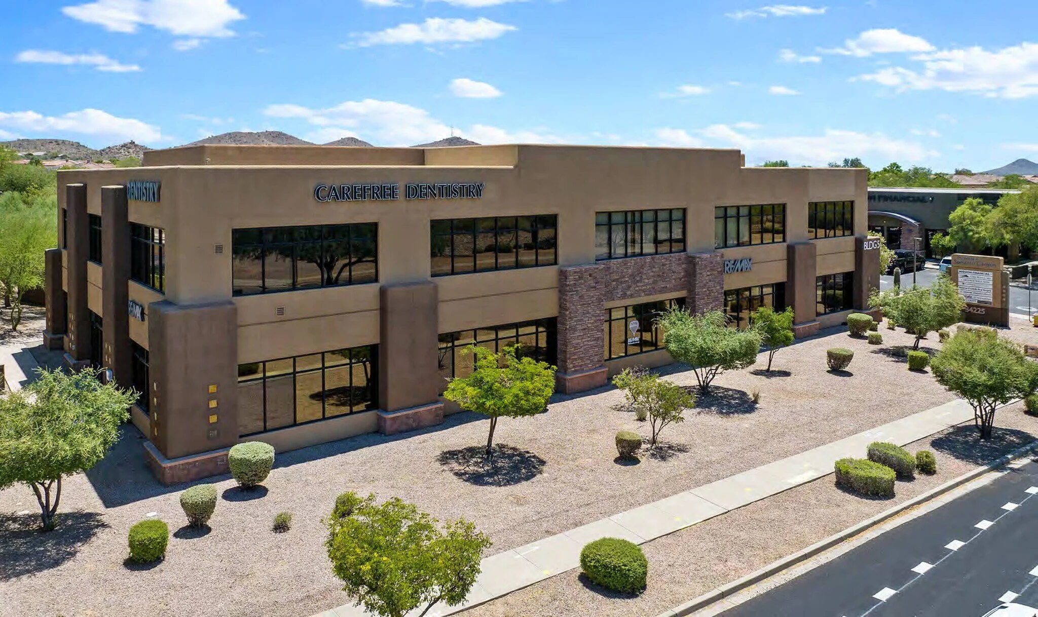 34225-N-27th-Dr-Phoenix-AZ-Building-Photo-3-LargeHighDefinition.jpg
