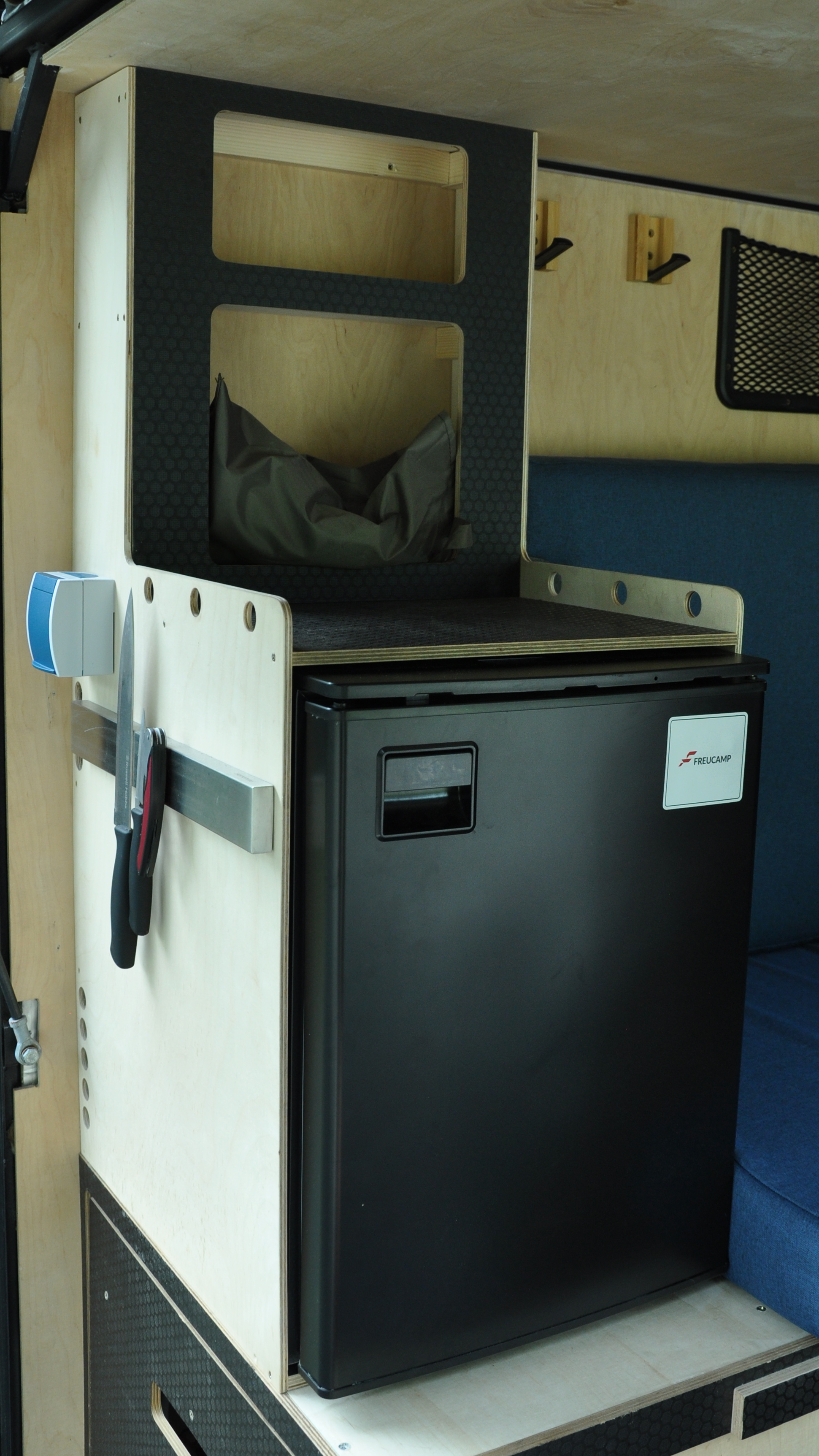 Portrait-Intergrated-Fridge-Shelving-34ths-Left.png