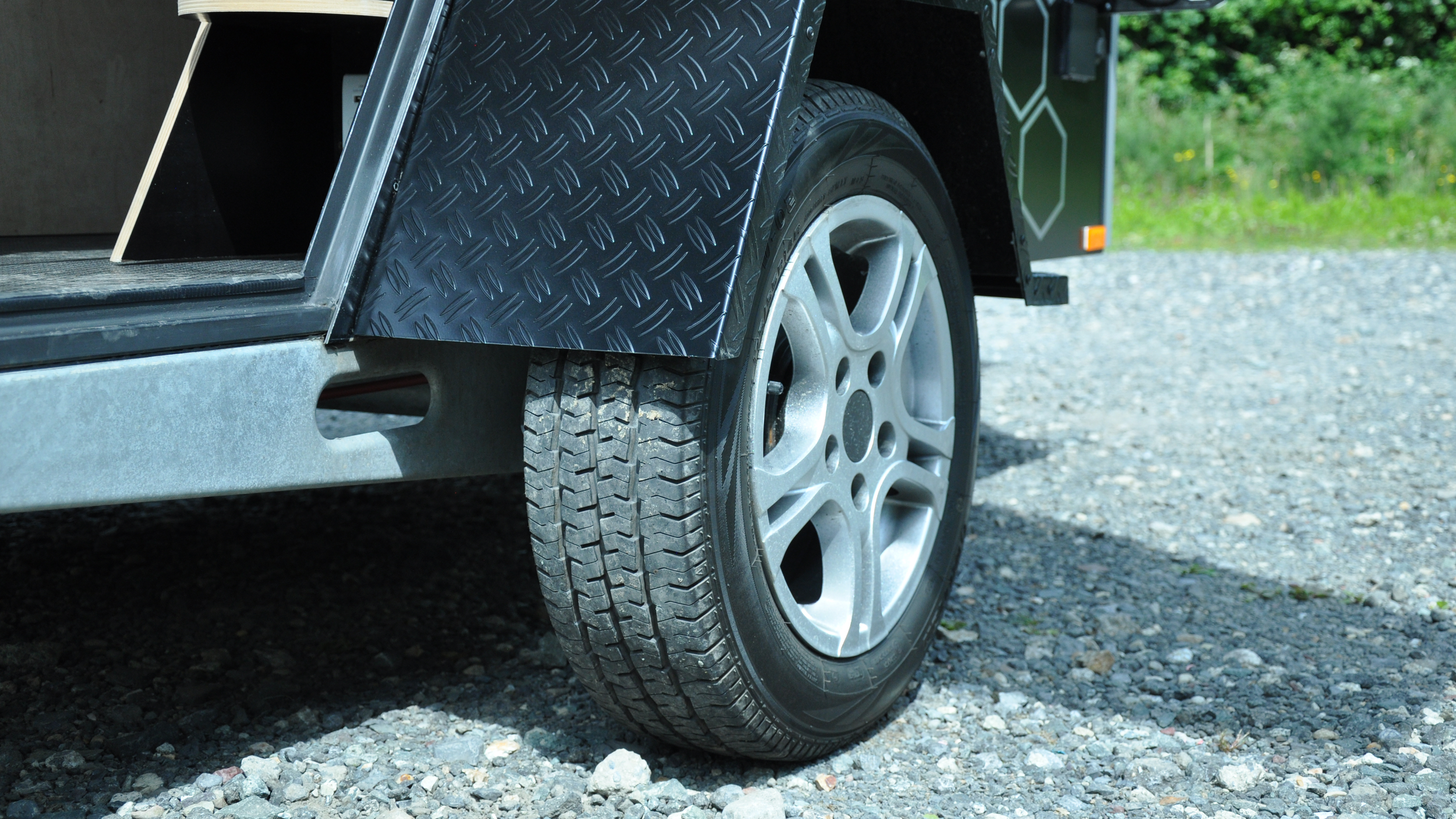 Landscape-Alloy-Wheels-34ths-Outside-BG.png