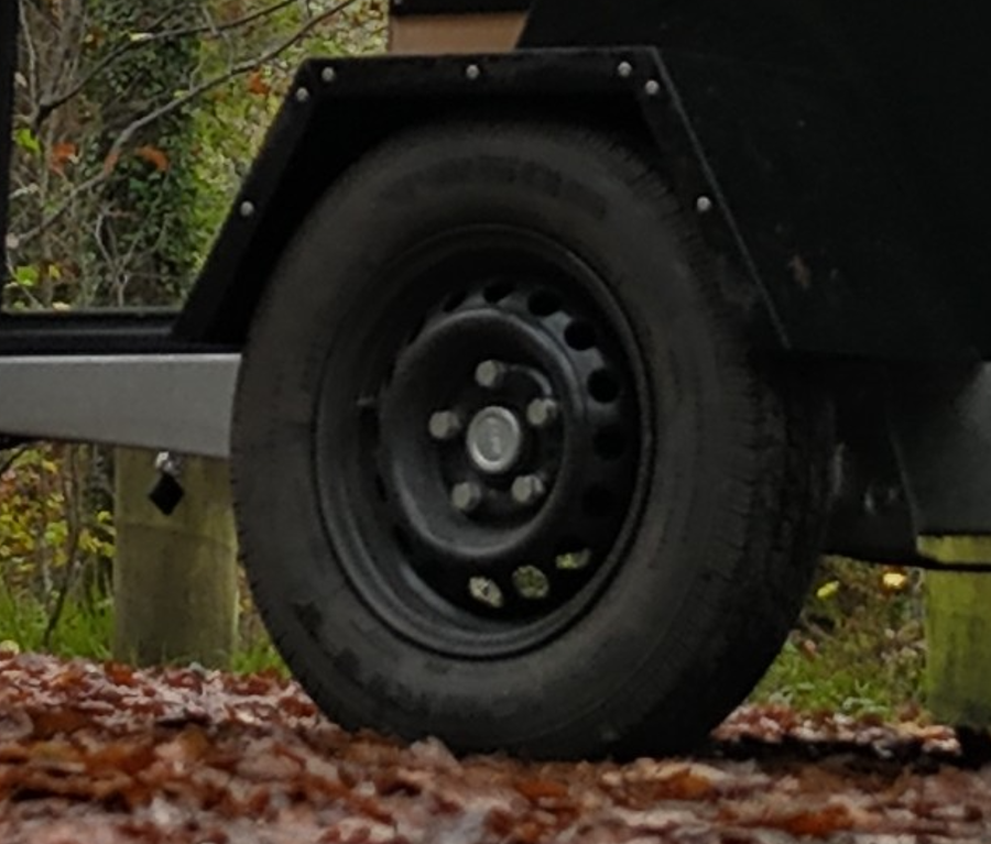 Black Wheels.png