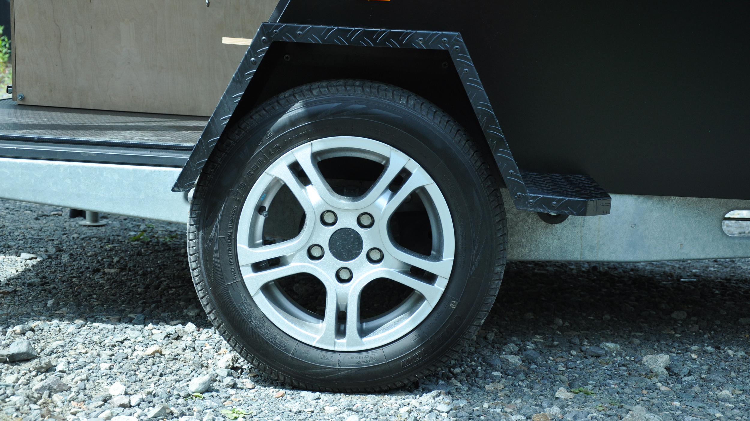 Landscape-Alloy-Wheels-Side-Outside-BG.png