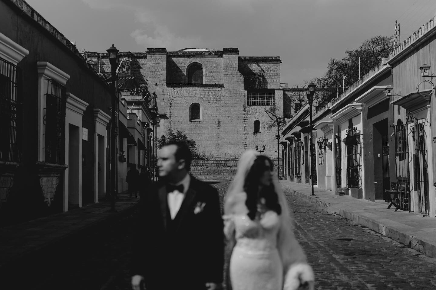 Margarita &amp; Oscar
 
@maggymir &amp; @oskarhinojosa_ 
 
👩🏻&zwj;💻 @lorechagoyaeventos 
💐 @victorinoamadoroficial 
 
#Oaxaca #FridaEnamorada #AuthenticLoveMag #BridesRealWeddings #WeddingChicks