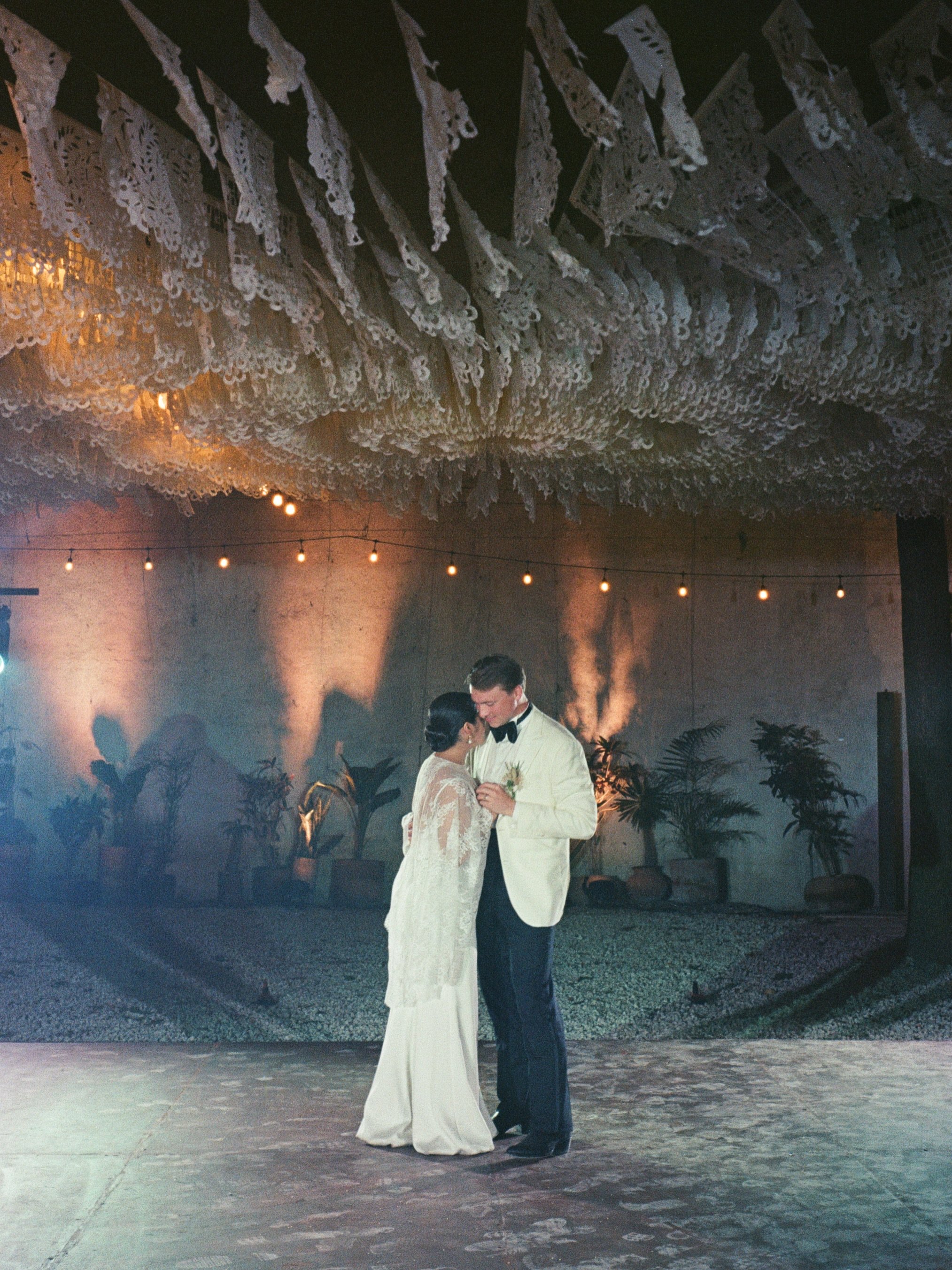 Stephanie &amp; Ryan 🎞️
 
@smonte__ &amp; @ryan.sapp 
 
👩🏻&zwj;💻 @eventos_y_bodas_oaxaca 
🏨 @criollo_oax &bull; @eventoscriollo_oax 
💐 @bukefloraleventdesign 
 
#Oaxaca #FridaEnamorada #AuthenticLoveMag #BridesRealWeddings #filmphotography