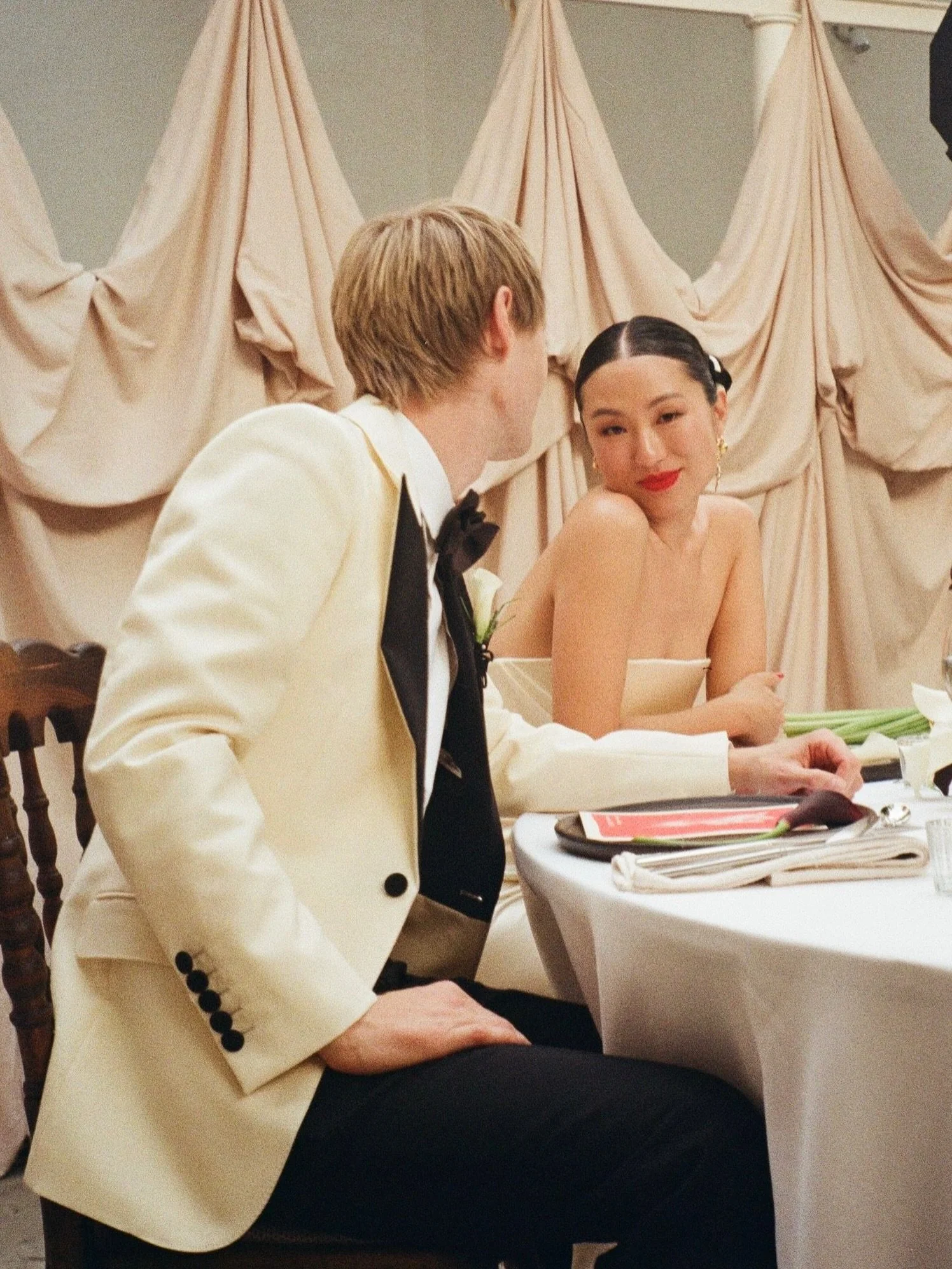 Irene + Davis \ film photography 
 
👩🏻&zwj;🤝&zwj;👨🏼 @ijcijc &amp; @davis.s.owen 
📷 Leica Minilux Zoom
🎞️ Kodak Gold 200
 
👩🏻&zwj;💻 @eventosmarcelagonzalez 
💐 @sanjacinto 
💄 @anagdev 
💇🏻&zwj;♀️ @carlosarriolahair 
👗 @schiaparelli 
👠 @p