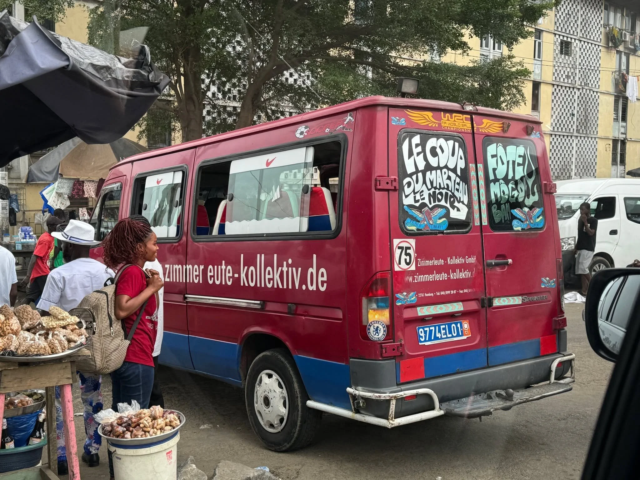 🎶 Coup de marteau again.

C&ocirc;te d&rsquo;Ivoire won 3&ndash;0 last night, and the city is still vibrating.

New on Archipel: writing from inside the noise &mdash; about Les &Eacute;l&eacute;phants, collective joy, and the way a year can begin mi