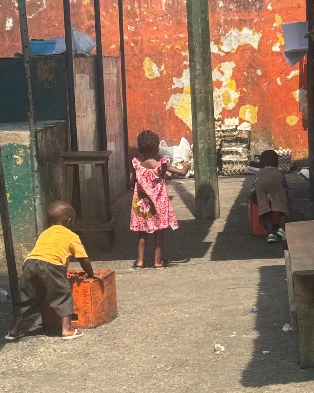 Nouchi doesn&rsquo;t sit still.

It moves through bodies, through streets, through breath.

This week on Archipel: a reflection on language, movement and what resists being held in place.

What happens when we ask a living thWhat happens when we ask 