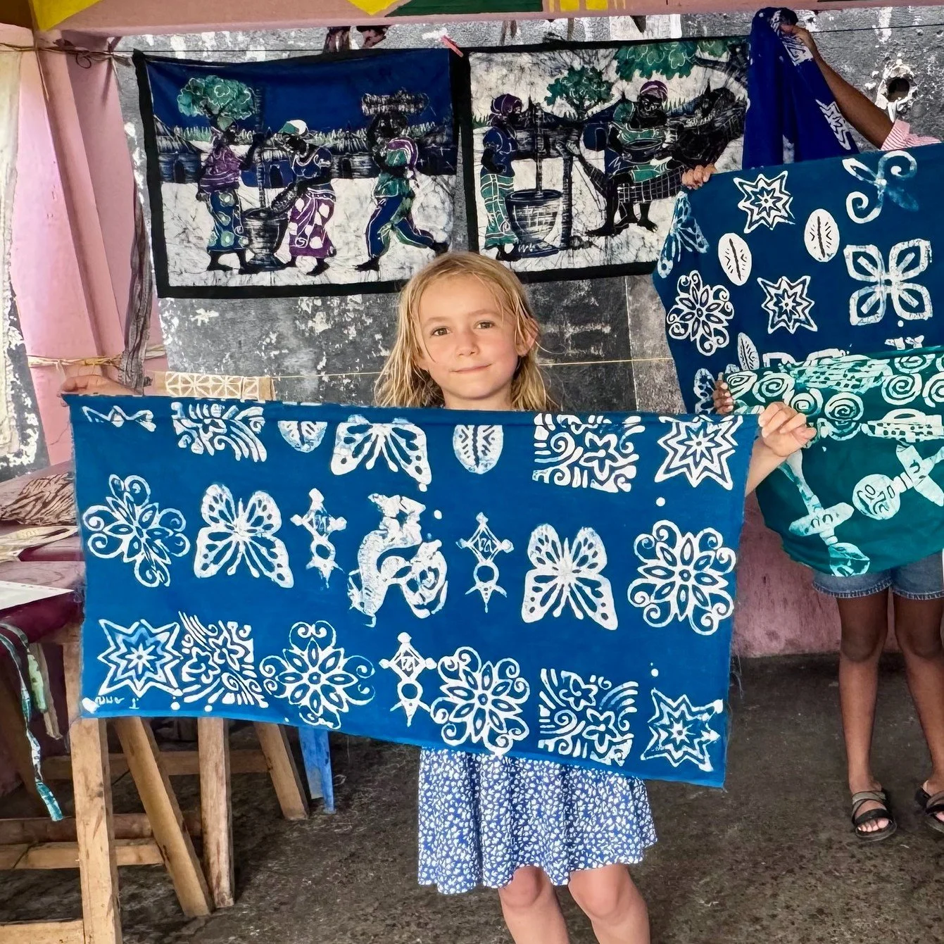 ✨ A batik-filled holiday in Grand-Bassam 🌴

On Thursday&rsquo;s jour f&eacute;ri&eacute; 🇨🇮, the kids and I went with some friends and spent the afternoon learning Akan batik with Ivorian artisan @atelier.batik.jcoco 🎨

Originally developed in In