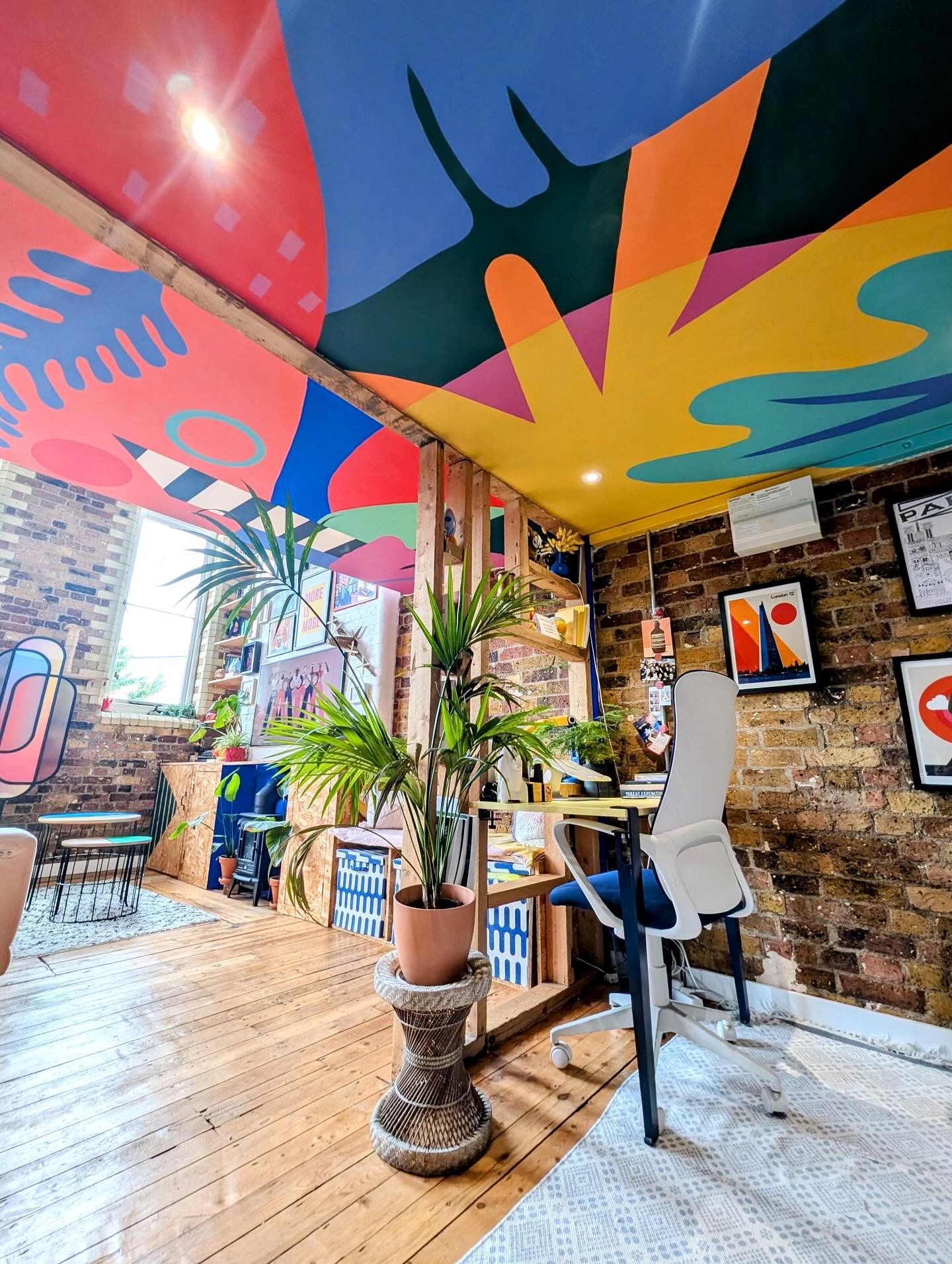 I&rsquo;m obsessed with how interior design and murals can transform a space&hellip; 💫🍋

I painted this ceiling mural for @rainbow.shaker and was super inspired by her bold, colourful interior design aesthetic&hellip; Her playful approach to creati