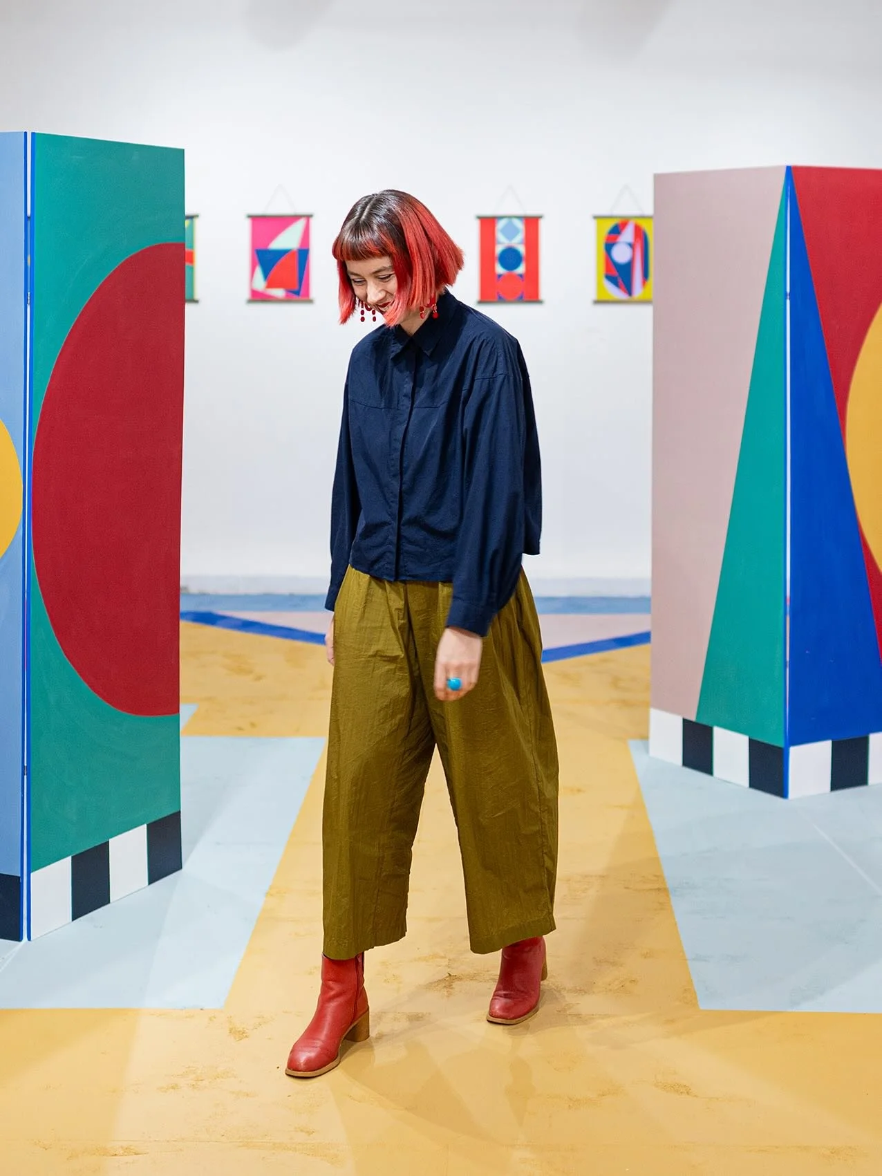 What I learned about bringing joyful art into a gallery space👇

🟣 Joyful art belongs in galleries too!
🔵 Creating a community-making room gave so many people a little moment of calm.
🟠 Painting floor murals indoors vs outdoors ~ So much easier!
?