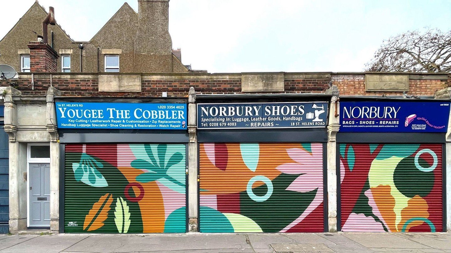 Series of shutter murals on St Helens, Norbury ✨

Commissioned by Croydon Council

Shout out to painting babes; @itsonlyarthur @tikoda_