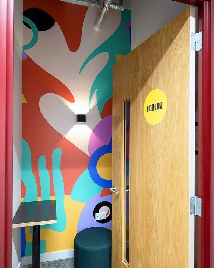Bespoke wallpaper design and hand painted murals for Interaction LTD.

Runway East Aldgate East 

Photo credit @interactionltd