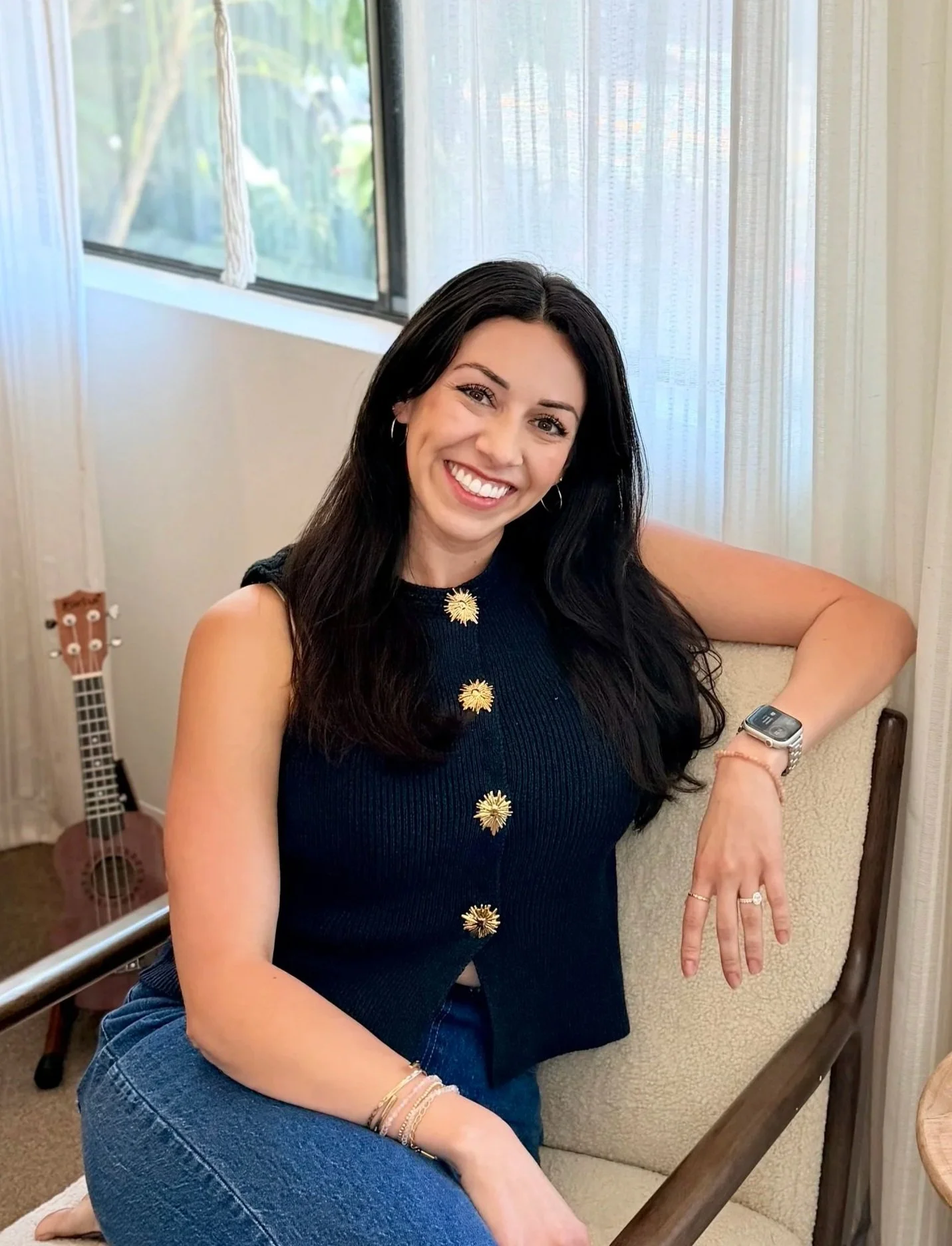 headshot. celynna harnetiaux therapy