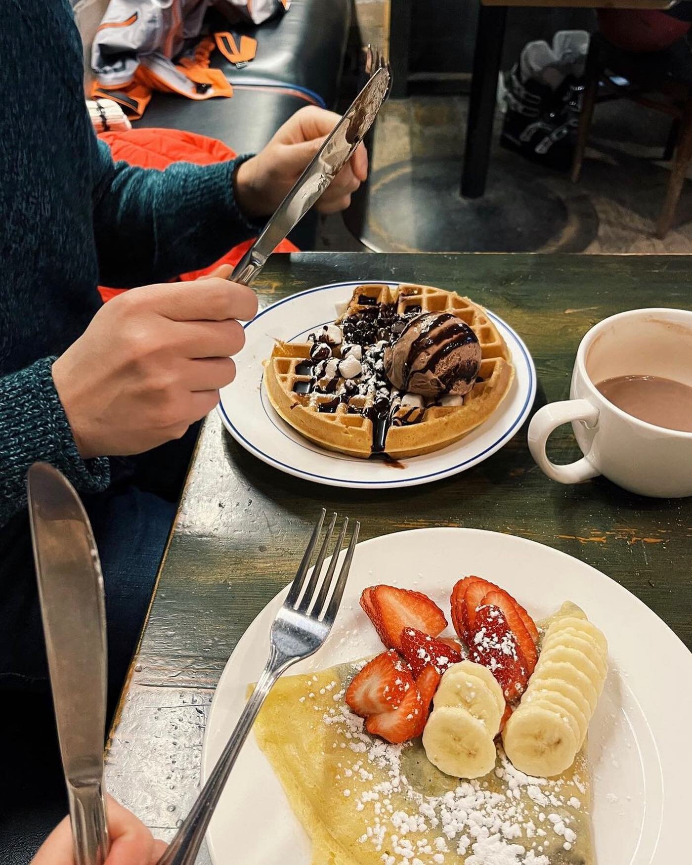 Waffles vs. Crepes &mdash; which one are you picking? 😋

📸: @mal.lyy