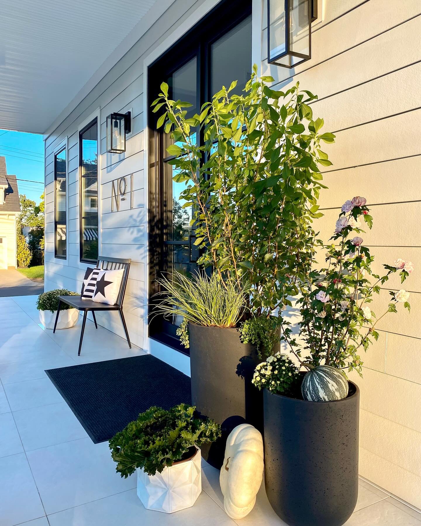 Fall is here! My favorite time of the year. I love the fresh crisp air, going for long walks and getting my house all cozy. Need some tips? Check out our latest blog post how to get ready for the cold season, xoxo 🍁
*
*
*
*
#junique #falldecor #newb