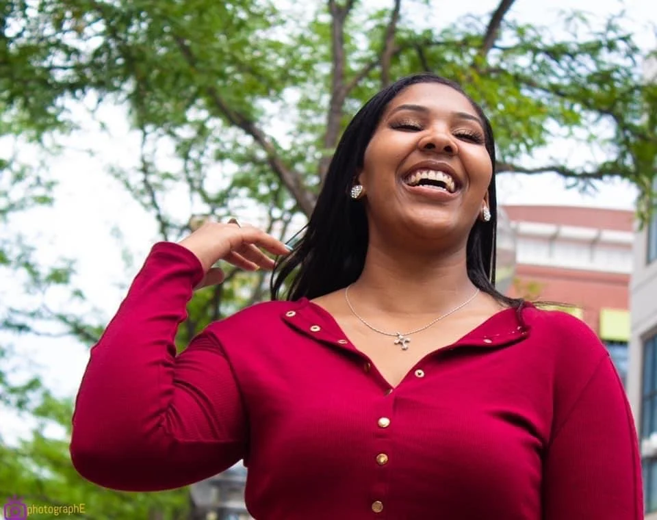 Genuine smiles and expressions in the moment