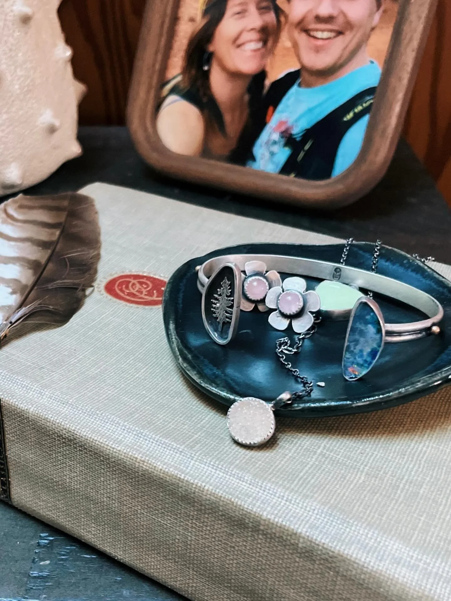 Completing tonight&rsquo;s update, and the ode to a Winter Wonderland:

Snow Tracks Lariat &bull; lemon chrysoprase | druzy agate | 16&rdquo; chain

Frozen in Pine Cuff &bull; Opal Doublet | hand sawn pine | brass accents | 5.75&rdquo; cuff

Ice Bloo