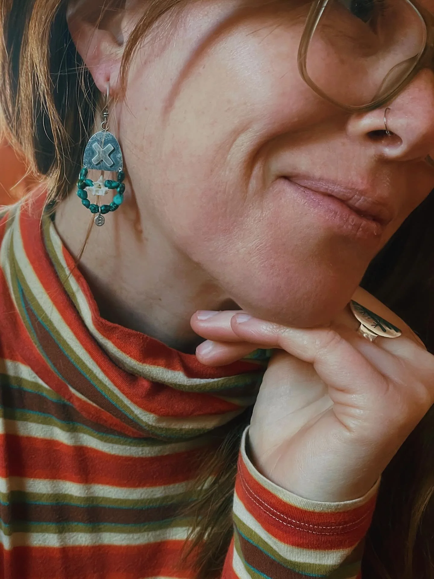 Pulling out my best Glamour Shots&trade;️ pose to show off the final two additions to tonight&rsquo;s Wild Thing update... 

Remnants &bull; earrings | rough turquoise beads and rattlesnake vertebrae complete these sterling silver raw beauties. 

Our