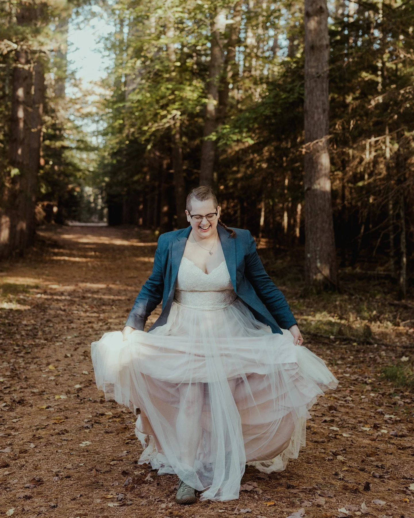 I am so proud of this human! 🥹 They turned boudoir + empowerment photography into a reclamation ritual to take back a space that was deeply personal to them, following the end of a toxic marriage, wearing not only their wedding dress but also their 