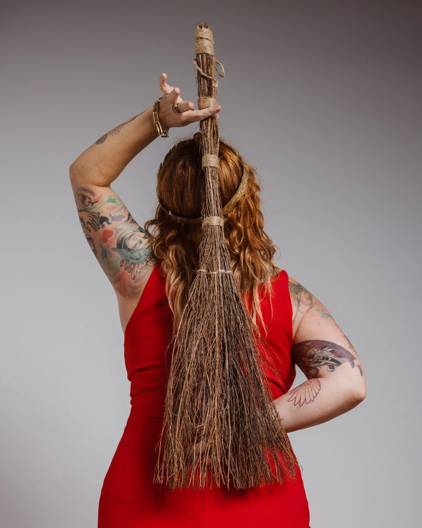 Happy Halloween / Blessed Samhain! 
𝗔 𝘁𝗶𝗺𝗲𝗹𝘆 𝟮𝟬𝟮𝟱 𝗦𝗮𝗺𝗵𝗮𝗶𝗻 𝗕𝗹𝗲𝘀𝘀𝗶𝗻𝗴: 
The dark half of the year draws near 
That we might, this night, hear
The winds of gratitude, abundance, and love 
Honoring harvest below, and ancestors ab