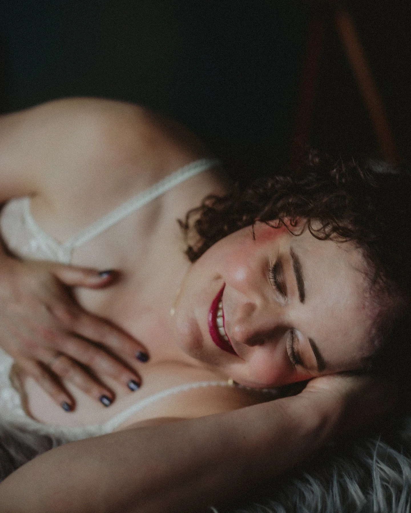 💖 Three small signs that you do indeed love yourself, even if it's not always obvious: 
1️⃣ Ever been upset with how someone is treating you? What is a recognition that you deserve better treatment but self-love and self-respect in action? 
2️⃣ Taki