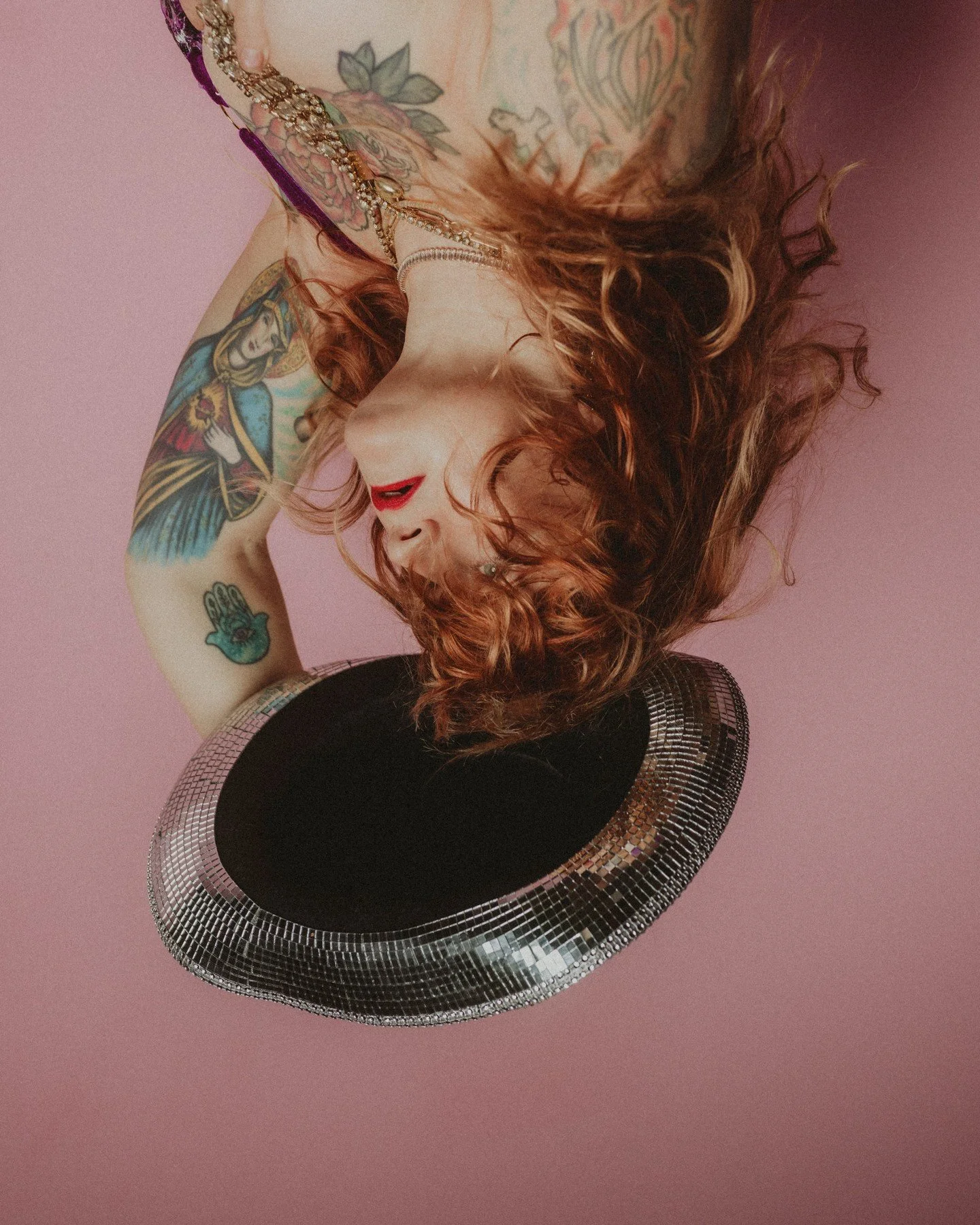 I'm not a resolutions kind of gal, but I do believe in setting intentions and getting curious, so in 𝟮𝟬𝟮𝟲, I want to ask myself &quot;𝘞𝘩𝘢𝘵 𝘤𝘰𝘶𝘭𝘥 𝘨𝘰 𝘳𝘪𝘨𝘩𝘵?&quot; more often than I ask myself &quot;𝘞𝘩𝘢𝘵 𝘤𝘰𝘶𝘭𝘥 𝘨𝘰 𝘸𝘳𝘰𝘯?