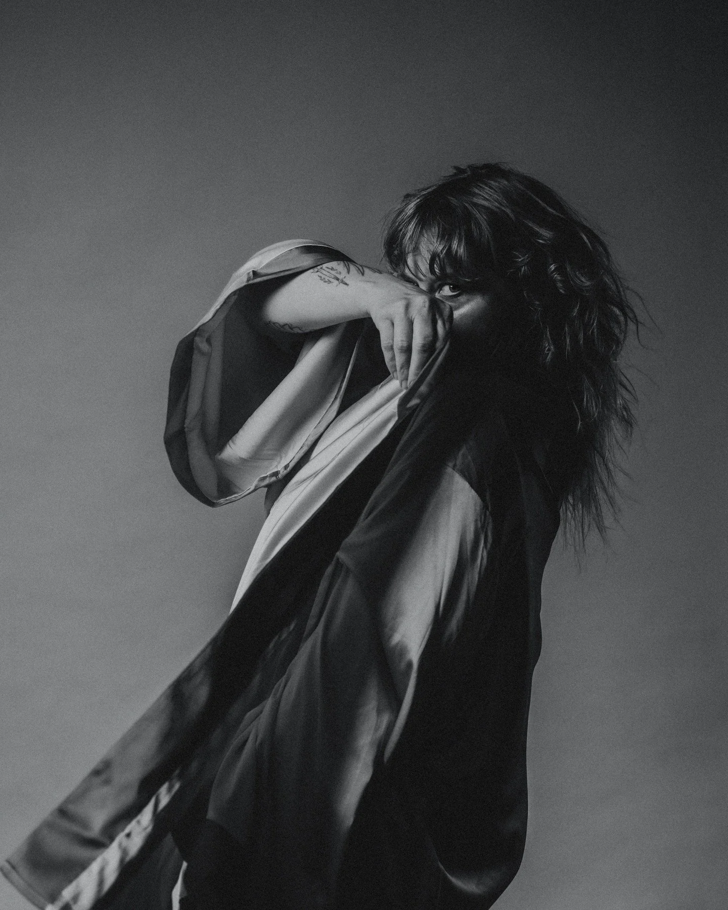 &quot;𝘐𝘵 𝘣𝘦𝘨𝘢𝘯 𝘪𝘯 𝘮𝘺𝘴𝘵𝘦𝘳𝘺 𝘢𝘯𝘥 𝘪𝘵 𝘸𝘪𝘭𝘭 𝘦𝘯𝘥 𝘪𝘯 𝘮𝘺𝘴𝘵𝘦𝘳𝘺, 𝘣𝘶𝘵 𝘸𝘩𝘢𝘵 𝘢 𝘣𝘦𝘢𝘶𝘵𝘪𝘧𝘶𝘭 𝘢𝘯𝘥 𝘴𝘢𝘷𝘢𝘨𝘦 𝘤𝘰𝘶𝘯𝘵𝘳𝘺 𝘭𝘪𝘦𝘴 𝘣𝘦𝘵𝘸𝘦𝘦𝘯.&quot; -- Diane Ackerman, A Natural History of the Senses (Rea