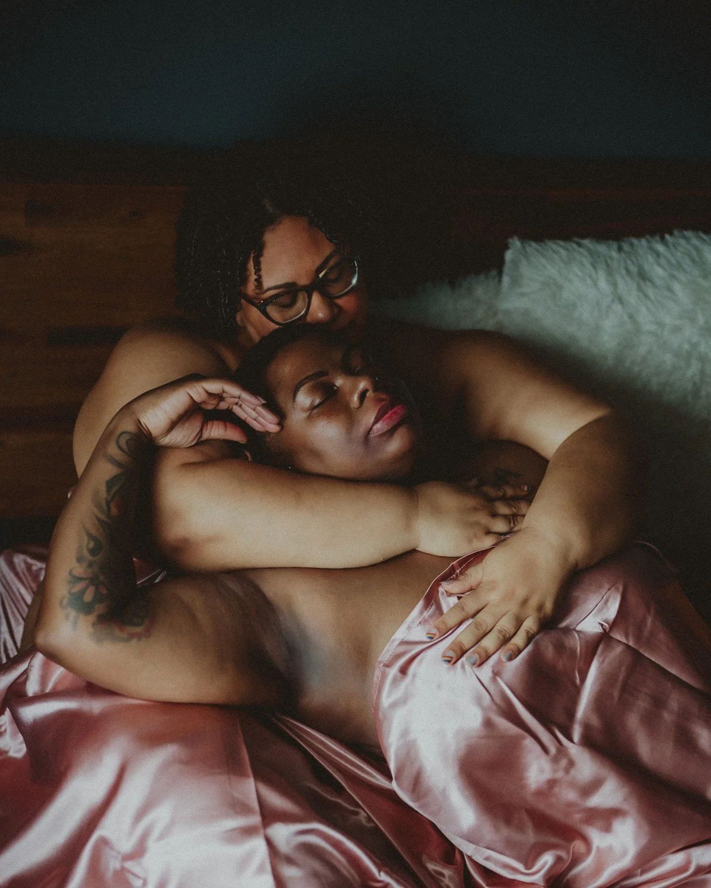 Okay, favor time! Hit me with the sexiest song(s) you can think of right now in the comments (it's for playlist reasons)! What's currently springing to mind for me is "I Want You I Warn You" by Janita 😍
.
.
.
.
.
.
[Image Description: A Bl