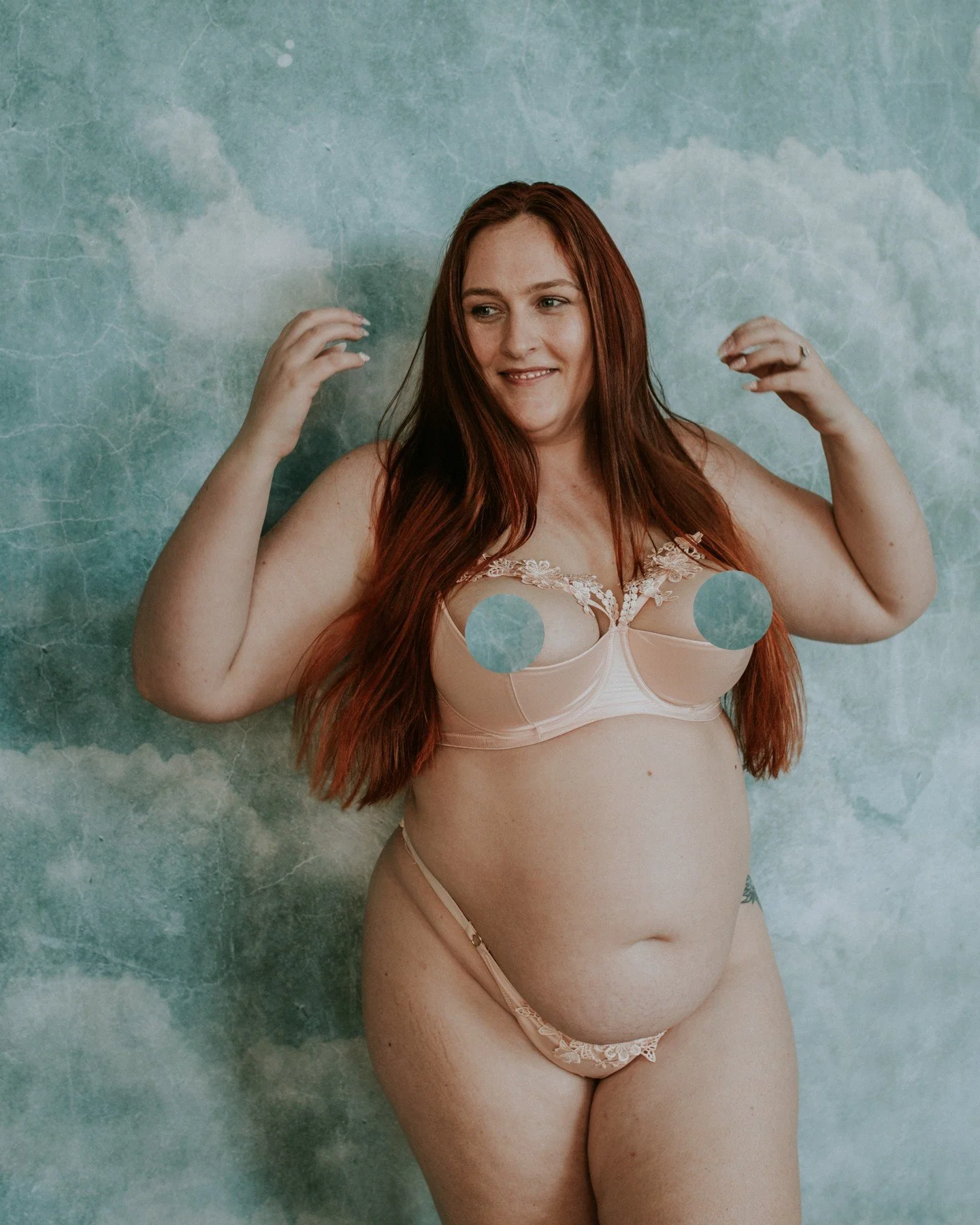 𝗕𝗼𝗱𝘆 𝗣𝗼𝘀𝗶𝘁𝗶𝘃𝗶𝘁𝘆 𝘃𝘀. 𝗕𝗼𝗱𝘆 𝗡𝗲𝘂𝘁𝗿𝗮𝗹𝗶𝘁𝘆
✨ 𝗕𝗼𝗱𝘆 𝗣𝗼𝘀𝗶𝘁𝗶𝘃𝗶𝘁𝘆 started as a social movement and philosophy in the 70's, predominantly led by Black and queer folks in larger bodies, but has morphed over the years to 