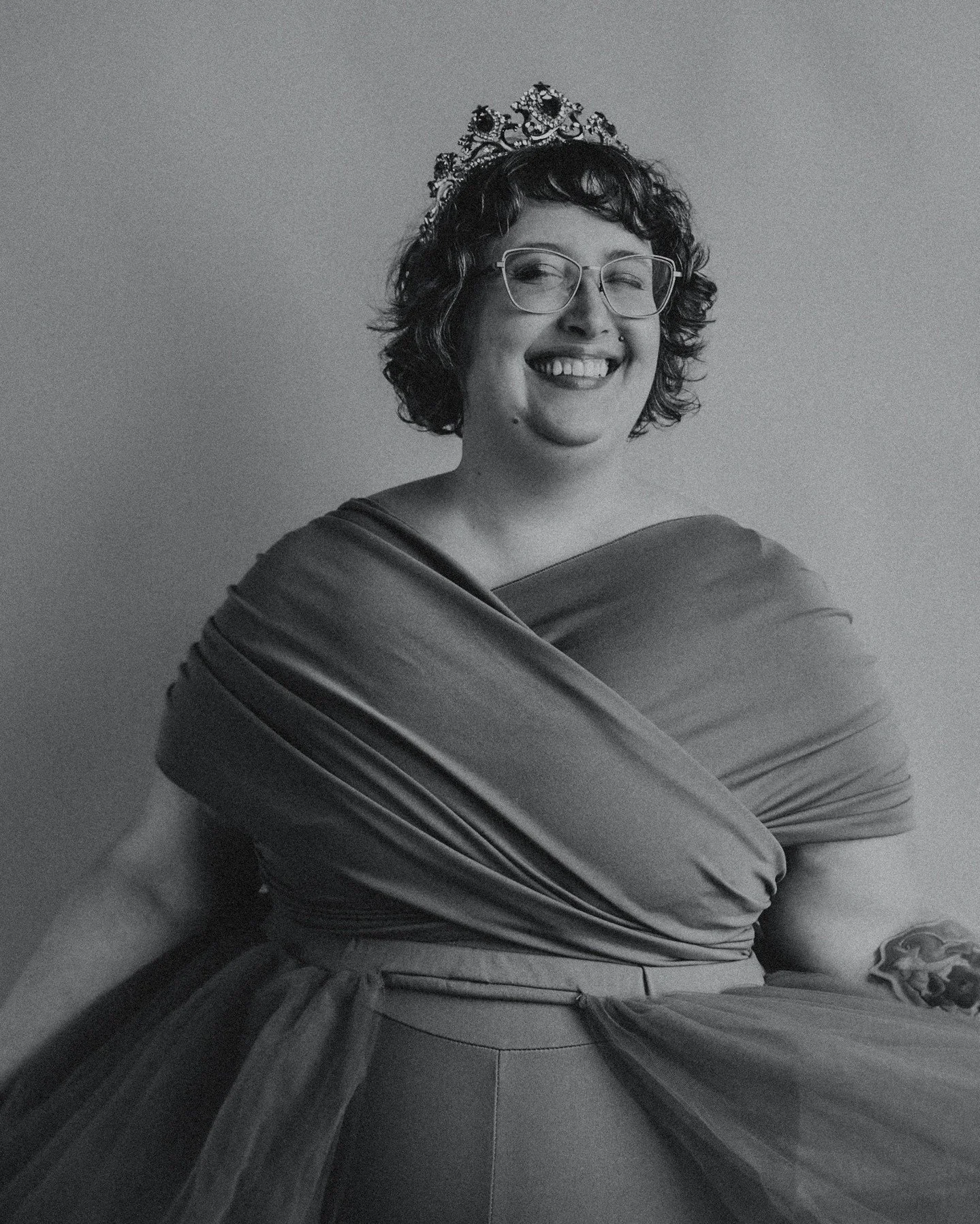 𝗪𝗵𝘆 𝗱𝗼 𝘄𝗲 𝗮𝘃𝗼𝗶𝗱 𝗵𝗮𝘃𝗶𝗻𝗴 𝗼𝘂𝗿 𝗽𝗵𝗼𝘁𝗼 𝘁𝗮𝗸𝗲𝗻? There are loads of reasons, but here are some of the top ones...
1️⃣ Our bodies have changed and we're not comfortable with that change yet
2️⃣ We're afraid of picking ourselves a