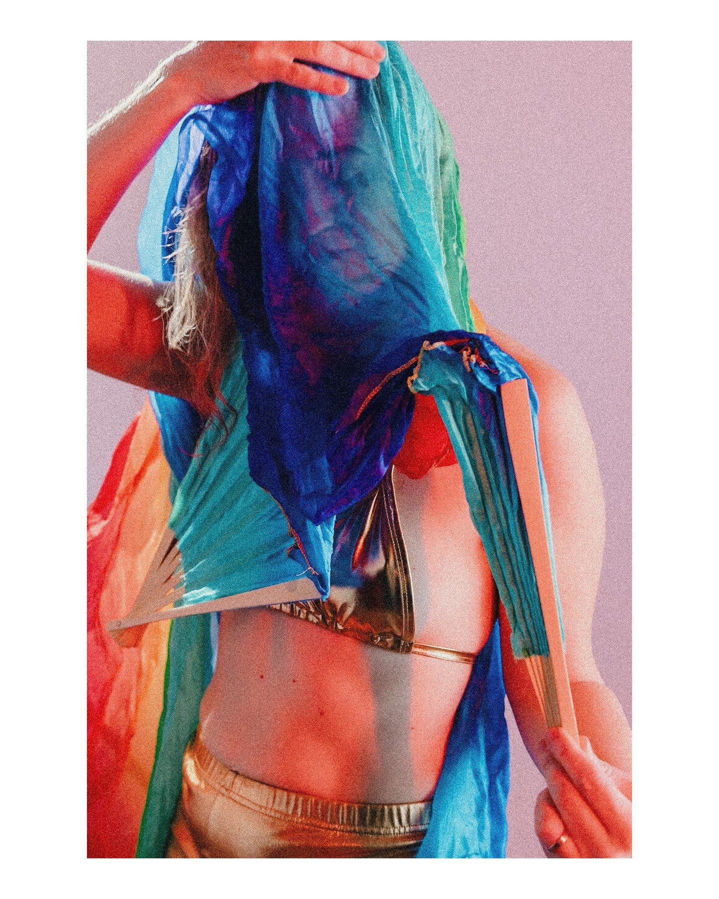 𝗟𝗼𝗰𝗮𝘁𝗶𝗼𝗻, 𝗹𝗼𝗰𝗮𝘁𝗶𝗼𝗻, 𝗹𝗼𝗰𝗮𝘁𝗶𝗼𝗻... Ever wondered where boudoir + empowerment sessions take place? There are four main locations for you to choose from for your session! 
1️⃣ 𝗧𝗵𝗲 𝗦𝘁𝘂𝗱𝗶𝗼 - My studio on Madison's East side 