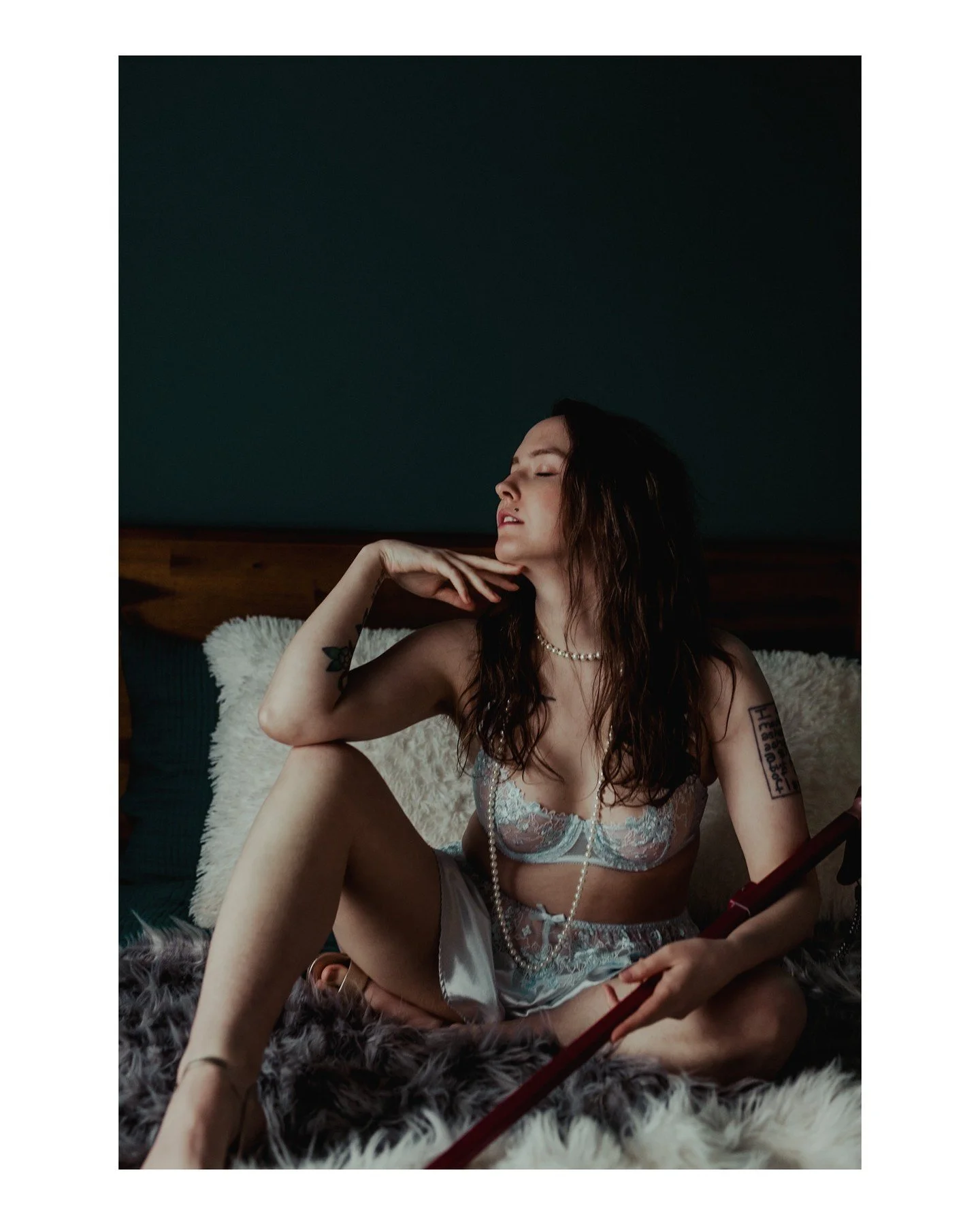 It's a ✨powerful✨ statement when a client chooses to be proudly photographed with their mobility aids, or other evidence of disability, such as colostomy bags, blood sugar monitors, and other realities of living with a disability. It is a reclamation