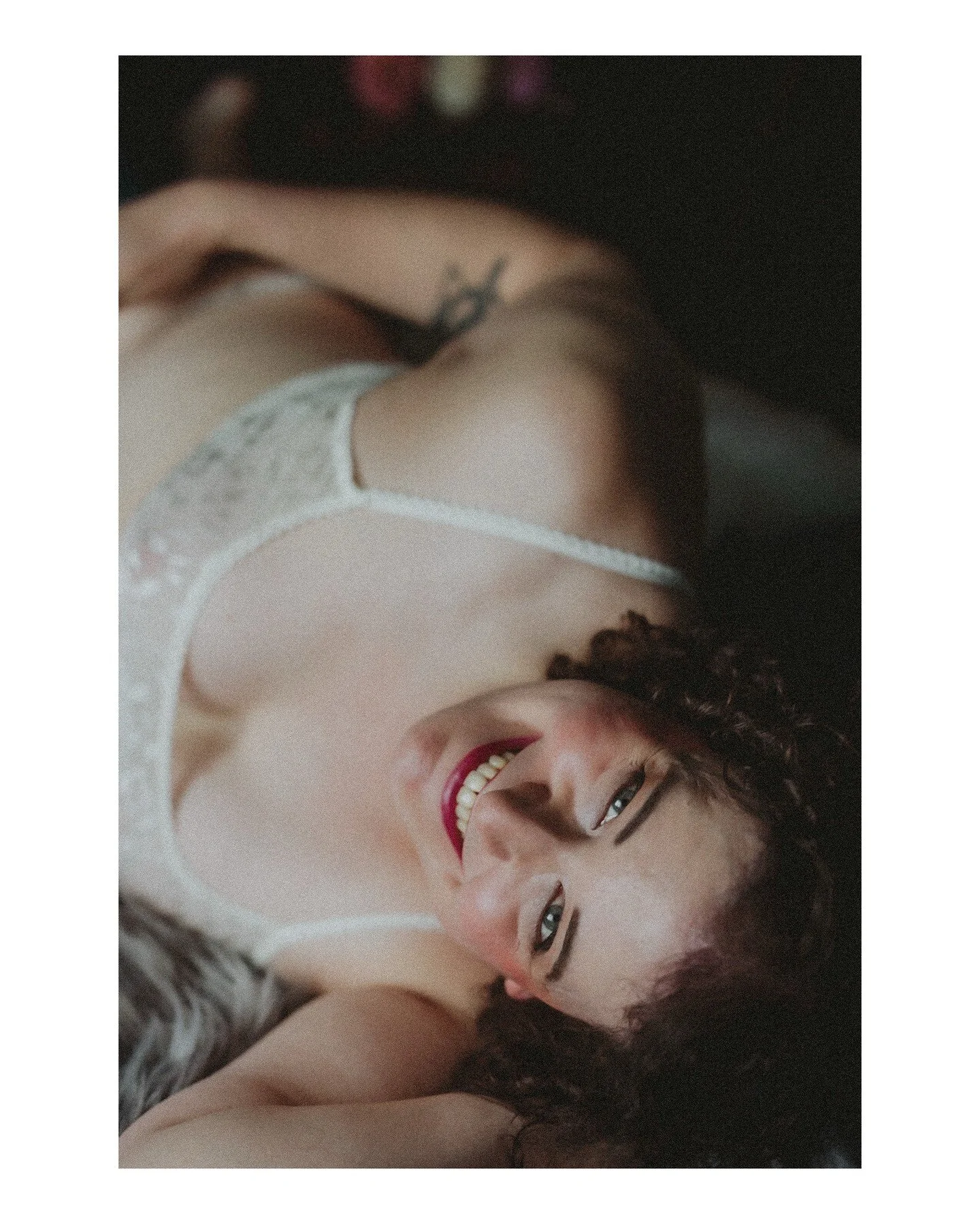 ✨Why prioritize physical artwork your session?✨ 
There's a reason that all of the collections I offer come with at least one piece of physical artwork, and it's because having something tangible to hold after your session is one of the best ways to c