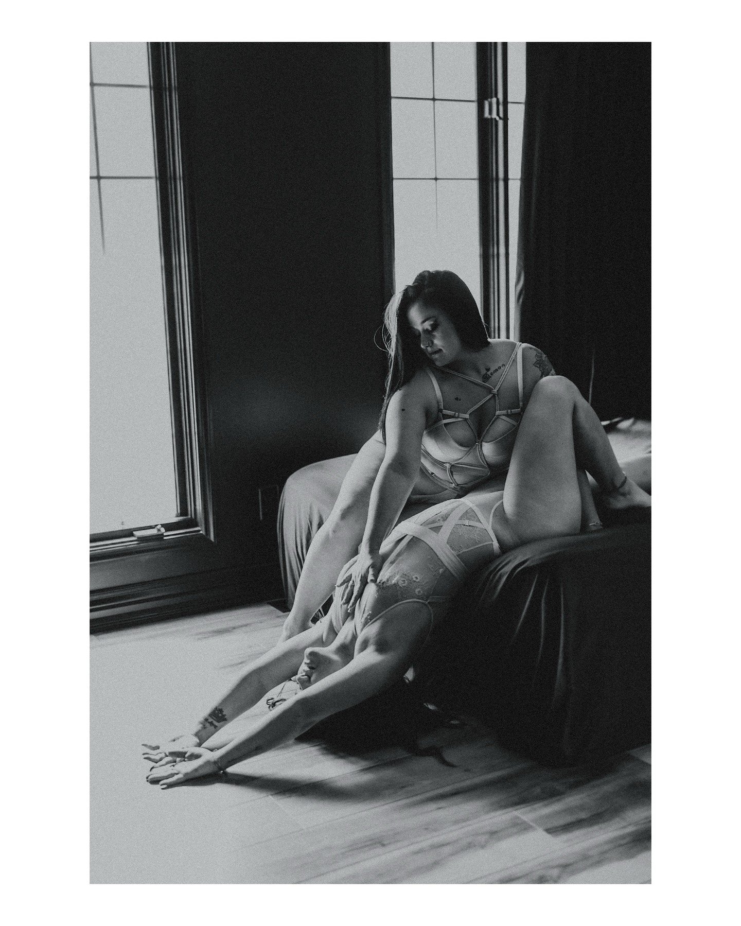 Sure, you *could* do another dinner &amp; a movie date night, OR you could do a couples boudoir session and have the best damn date day EVER. 😍 DM me for details or head to the "contact" #linkinbio!
.
.
.
.
.
.
[Image Description: A black 