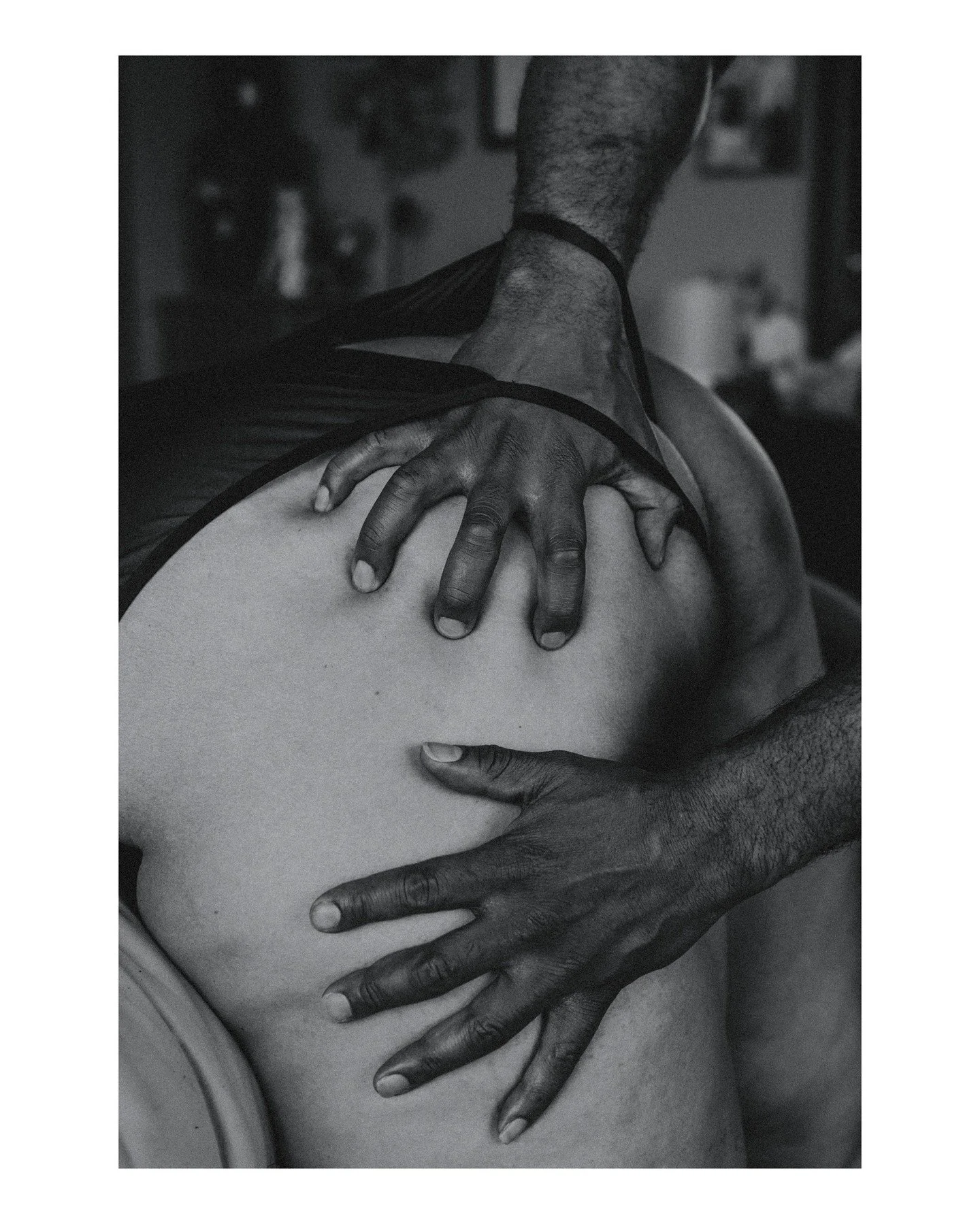 How spicy 🌶️ you get with your session is up to you, but if you've been thinking about doing a boudoir session with your partner(s), here are some vibe options for you to consider. Which one is more your style? 
🌶️ Soft and snuggly - Think cuddles 