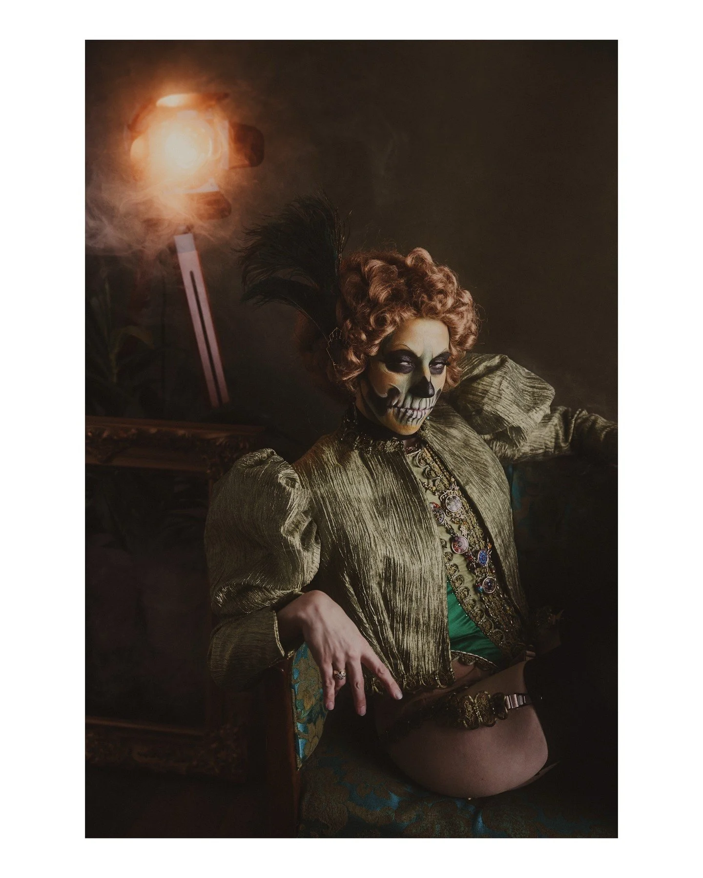 Never underestimate my love for the hand-held fog machine when it comes to spooky portraits and weird art, because however much you think I love it, trust me, I LOVE IT EVEN MORE THAN THAT. Especially in sessions with my favorite show ghoul @redrumpe