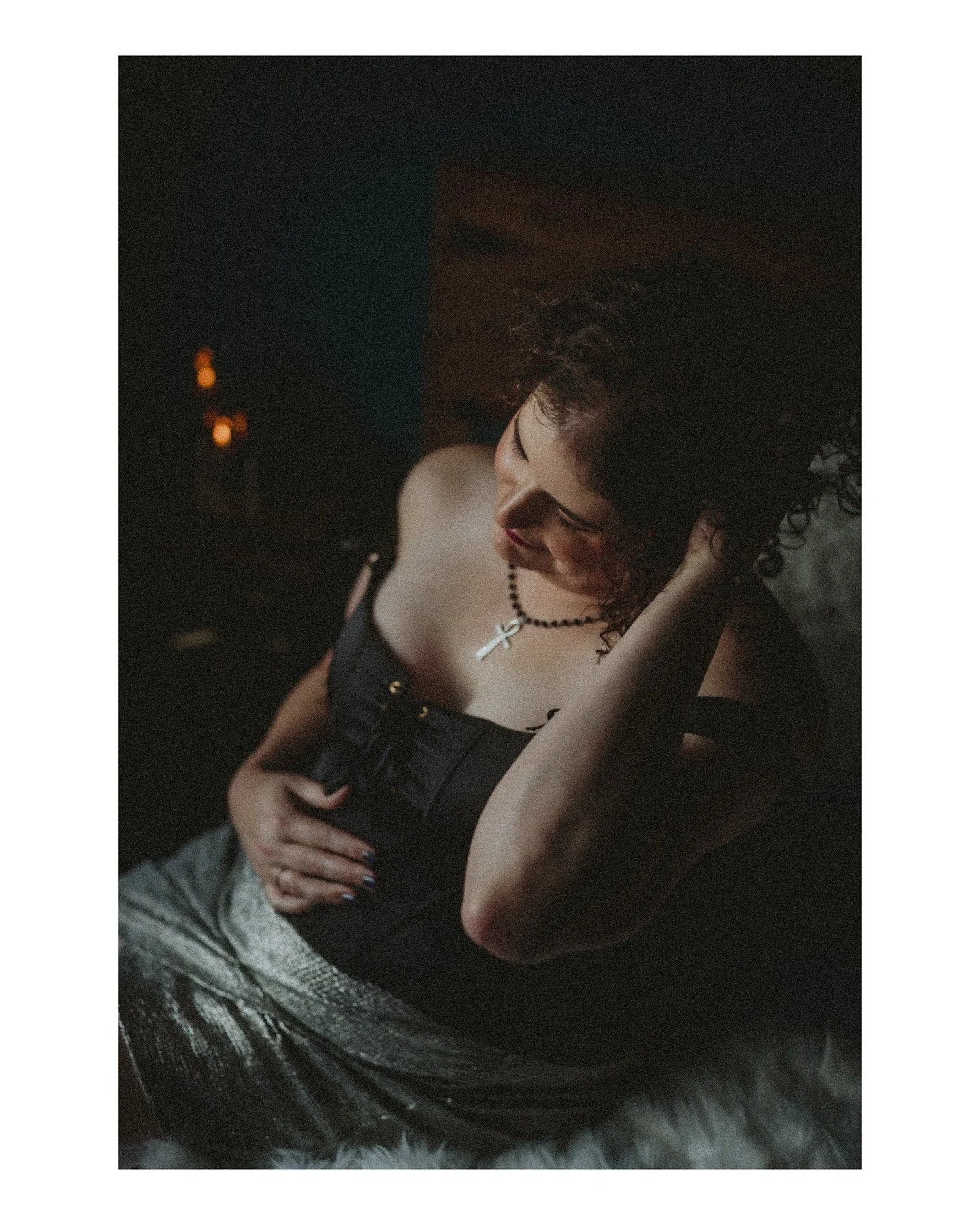 When is the best time to book your boudoir + empowerment session? The 𝘣𝘦𝘴𝘵 time is actually right now. There's nothing you need to do or become before you're ready for a boudoir + empowerment session. I work with you every step of the way to make