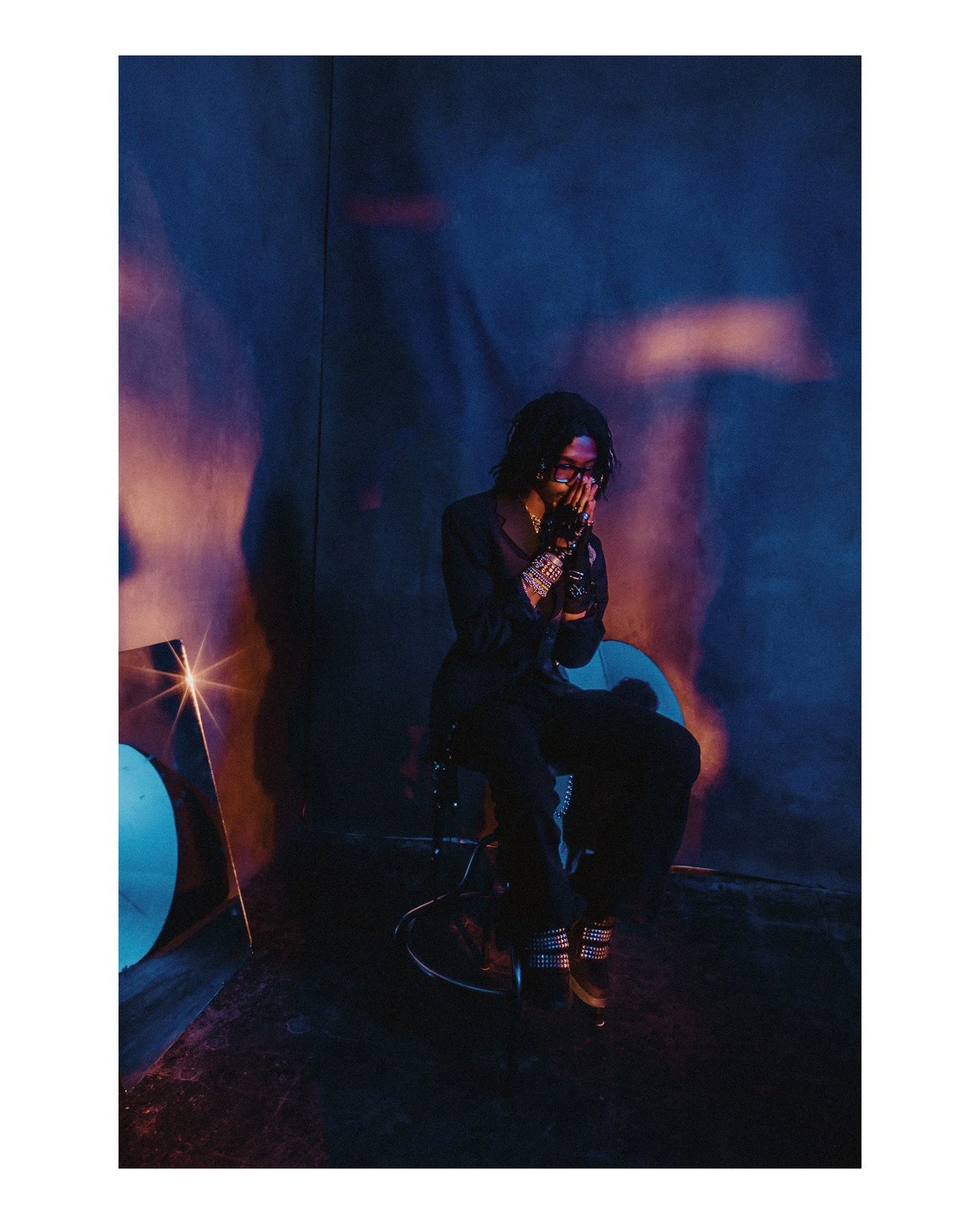 Is mysterious and otherworldly your vibe? 👏🏻I AM HERE FOR IT👏🏻 Let's come up with something totally unique to you that captures your vibe! 
.
.
.
.
.
.
 - Model
 - Nayshun: @777nayshun
 - Set Styling / Mentorship: 
 - Jonny: @jonnycreative
 - Pro