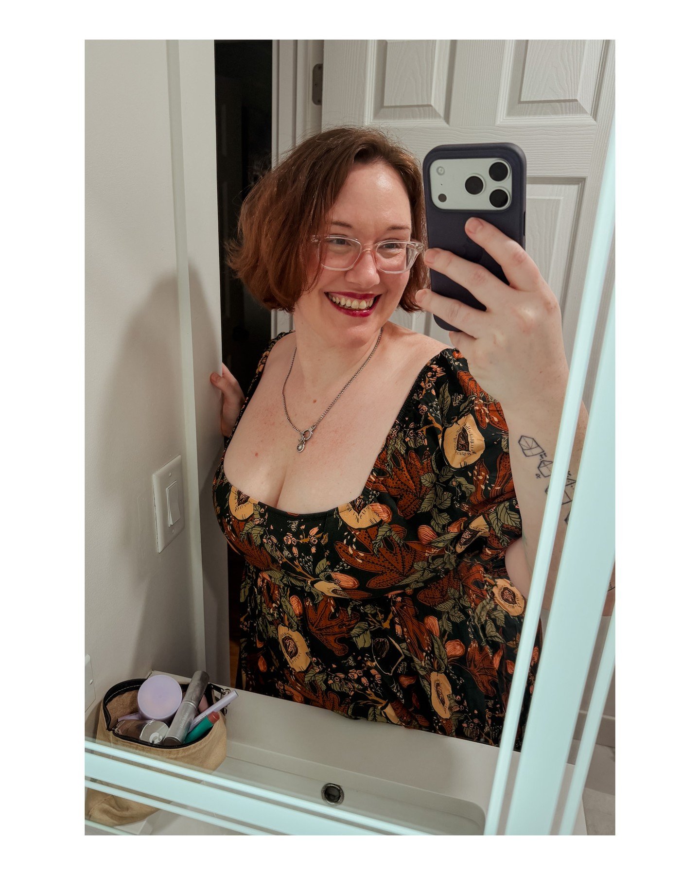 Felt cute, will DEFINITELY keep this up later. 😘 Take all the selfies you want friend, they're a great tool for feeling good in your own skin!
.
.
.
.
.
.
[Image Description: A selfie of Sam, a white woman in a larger body with short reddish brown h