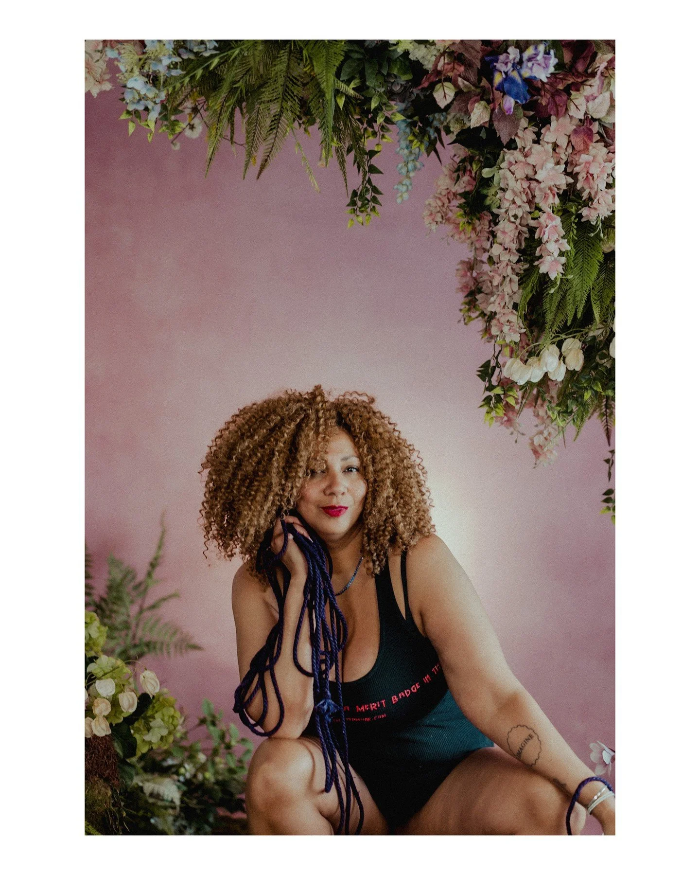 I talk a lot about what it means for someone who is looking to build body confidence to have a session, but if you're a person who already feels confident in yourself and your body, can you still benefit from doing a session? F*ck yeah! 
1️⃣ It feels