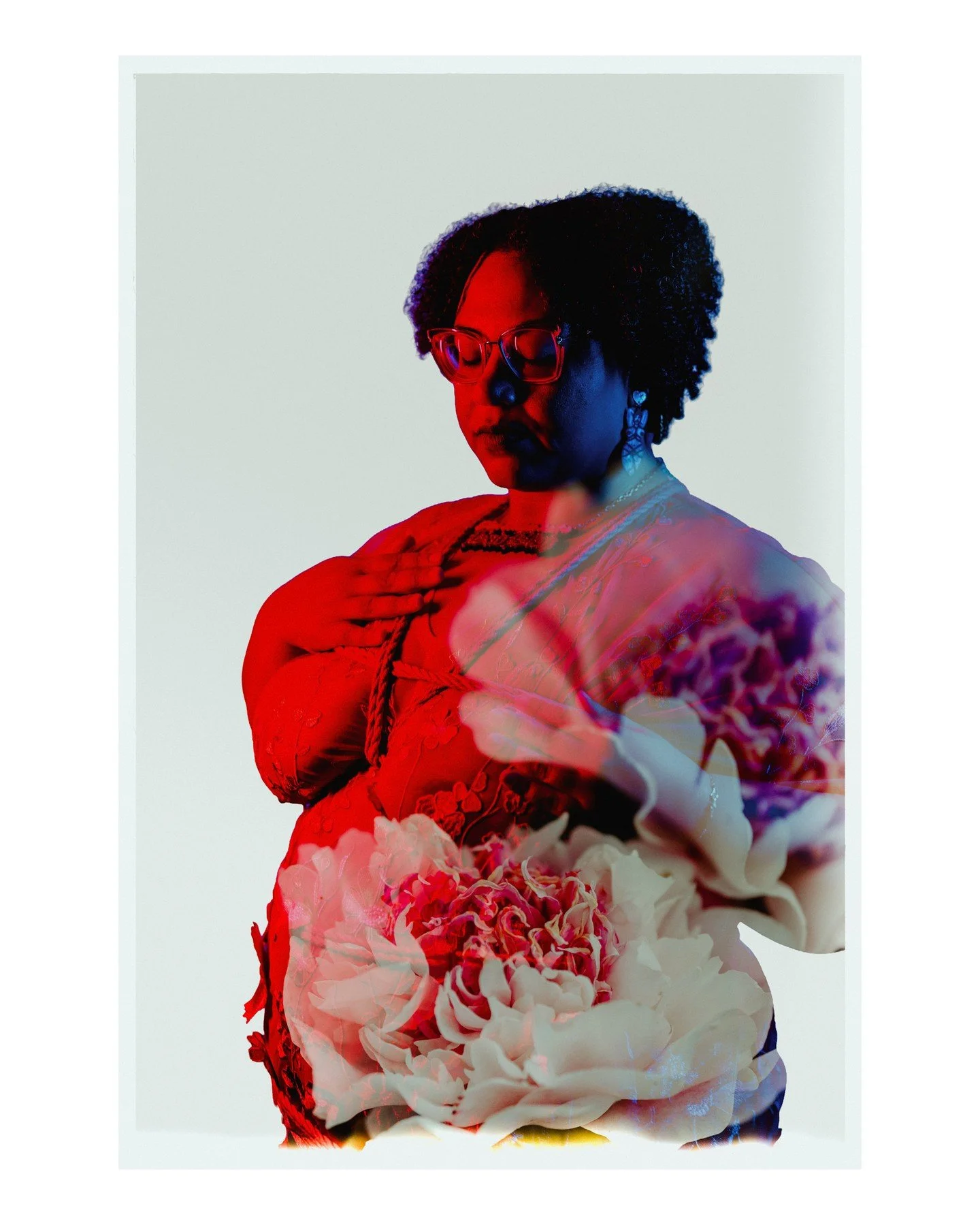 Sometimes I like to do weird art things instead of the stuff that's actually on my to-do list 🫣.... but sometimes those weird art things turn out freaking beautifully, just like this double exposure image of @fierceblackfemme 😍 What do you think? S