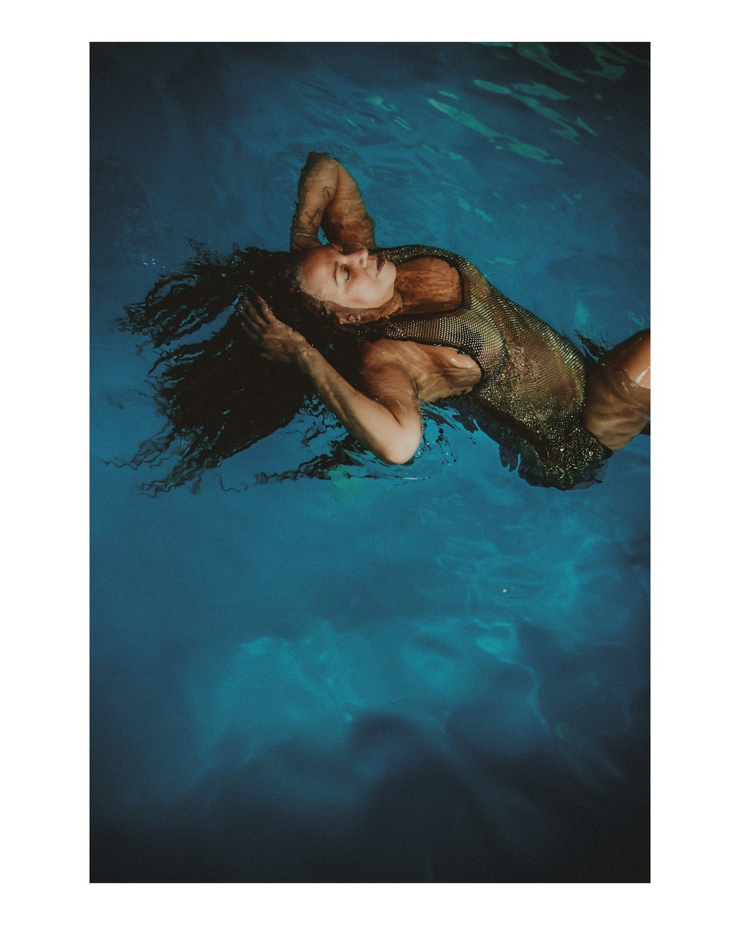Who wants to play mermaids with me later this Summer! Drop a 💦 in the comments if so, cuz I'm cooking up something fun for later August! 🧜🏽&zwj;♀️
.
.
.
.
.
. 
 - Camera Gear: 
 - Canon: @canonusa
 - Accessories: 
 - 1/4 Black Mist Filter: @polarp