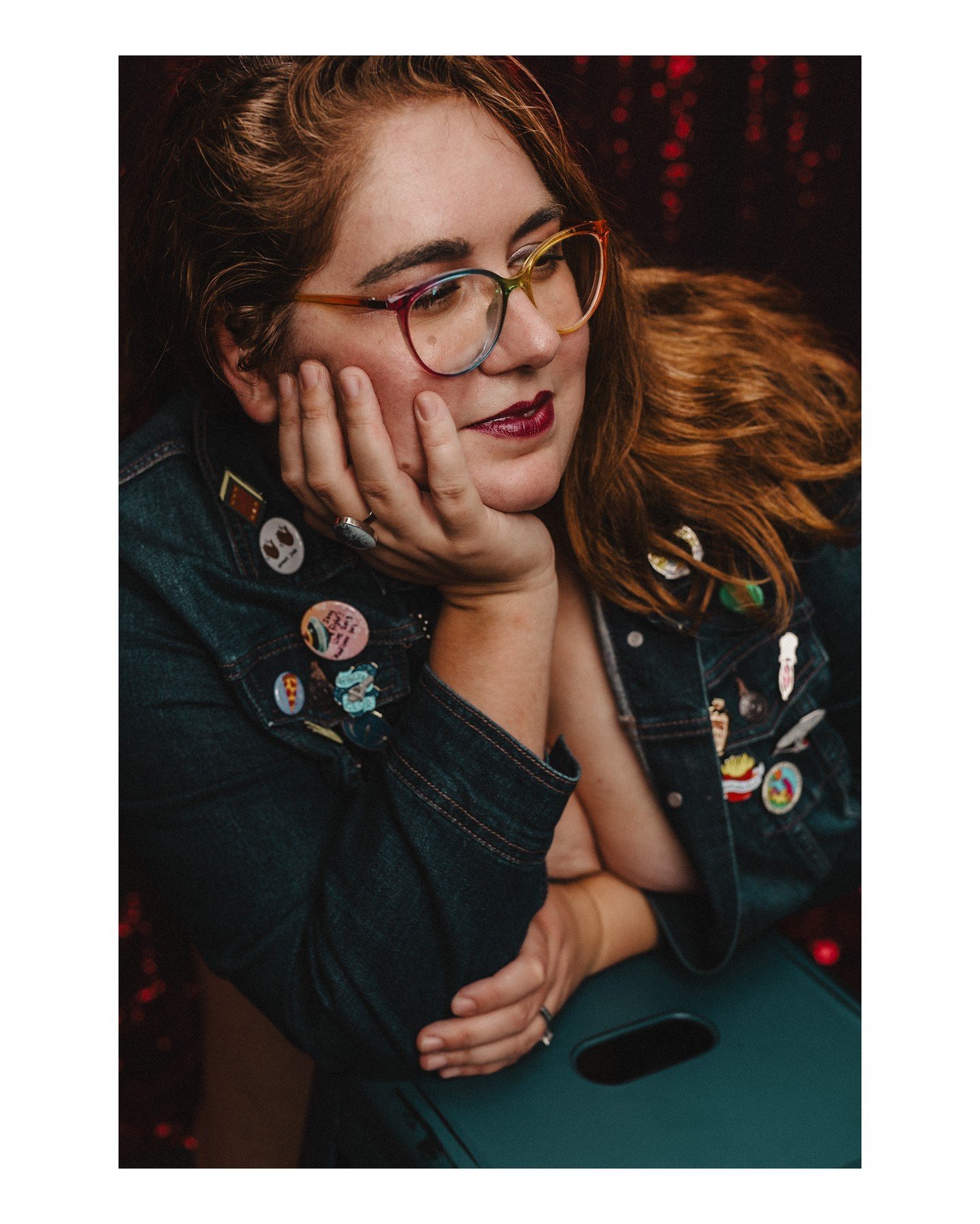 Waiting for a special occasion to wear your awesome jean jacket with all your cool enamel pins that you keep getting more of all the time without knowing where you're going to wear them? Babe, wear it to your session!!! 
.
.
.
.
.
.
.
 - Camera Gear: