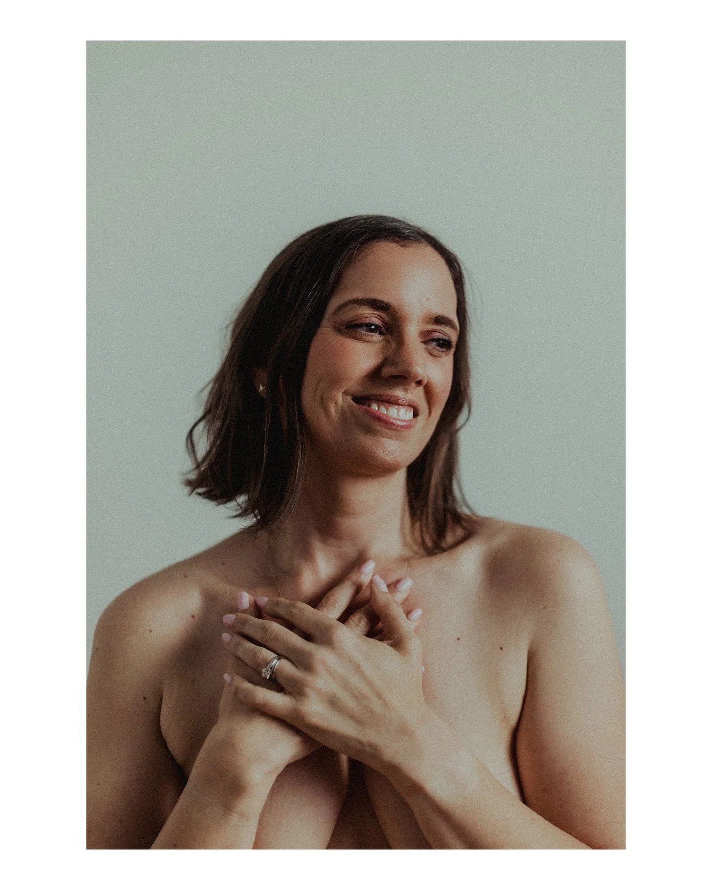 A short (and non-exhaustive list) of reasons people do boudoir + empowerment sessions: 
✨ To celebrate a milestone birthday (or any birthday!) 
✨ To document their body before or after a cancer breast diagnosis / mastectomy 
✨ To reclaim their agency