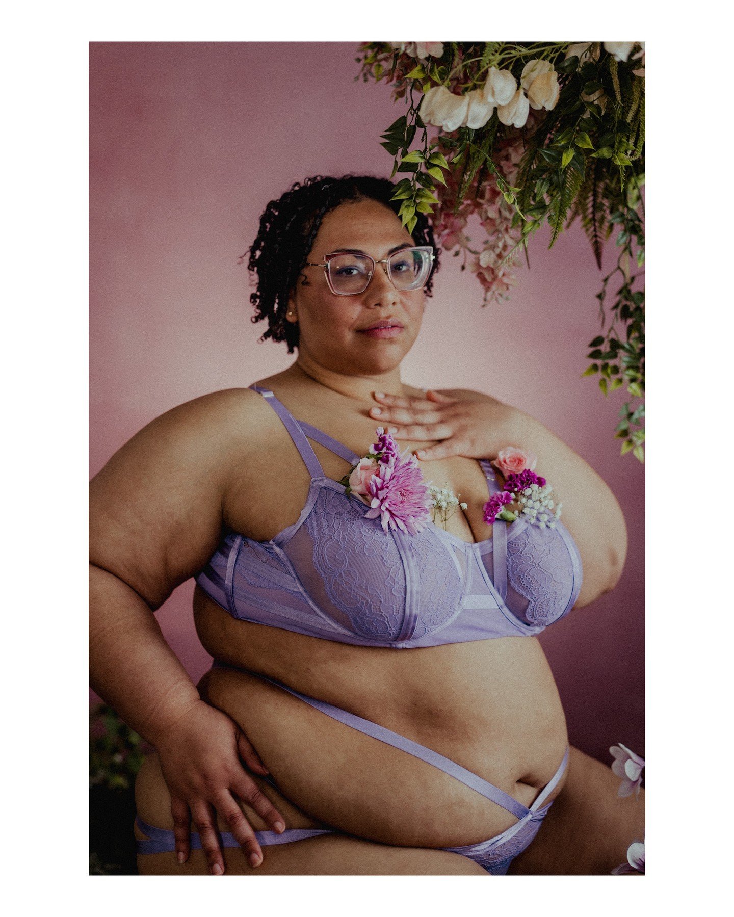 Bonus set spotlight! Love florals but don't want the unpredictability (or mosquitoes) associated with outdoor shoots? Our flower power bonus set is filled with flowers to treat you and your body like the work of art you are! You're going to love thes