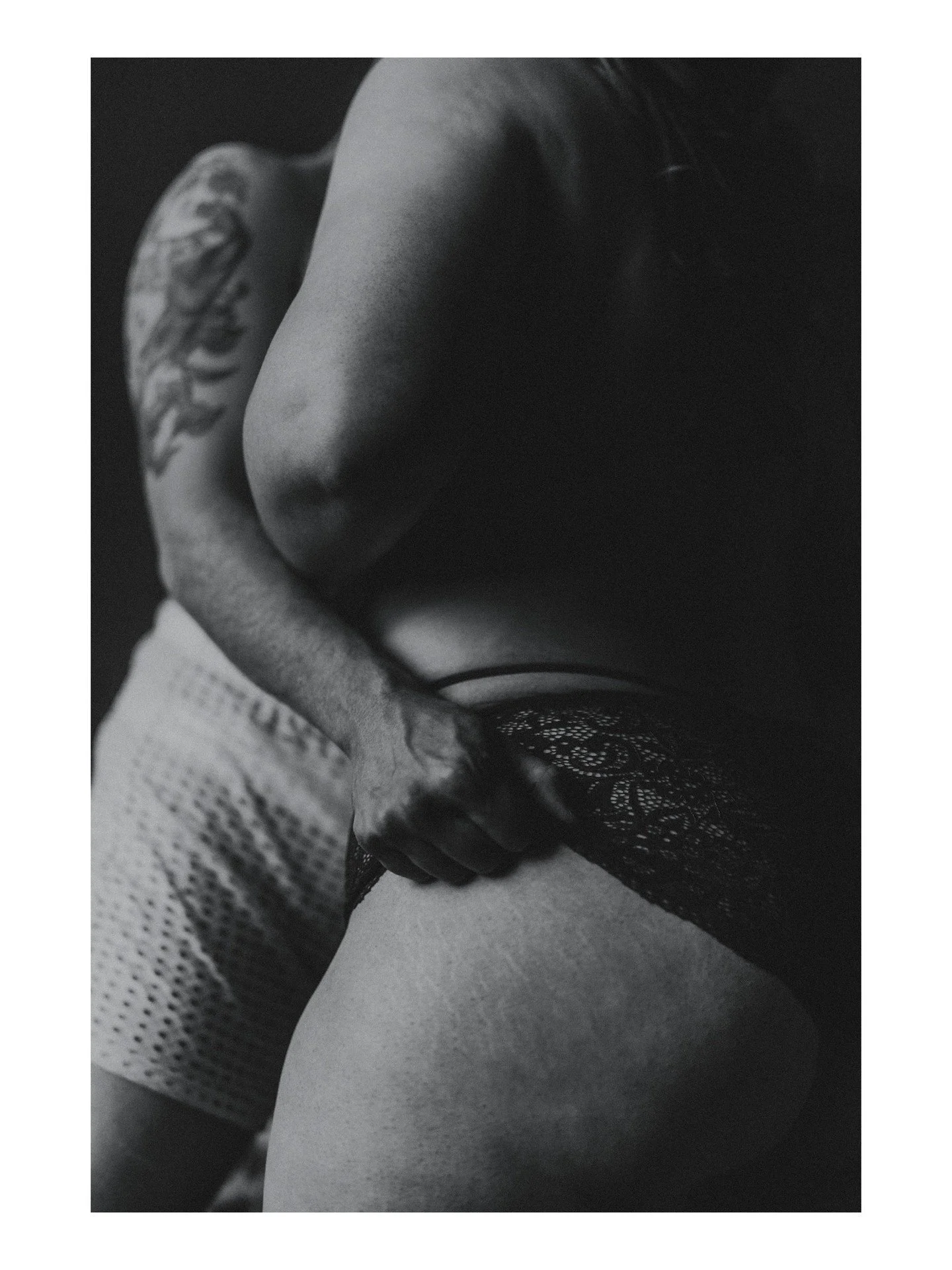 Not only do I want you and your partner(s) to have an amazingly fun experience during your boudoir session, but I also want to make sure you feel safe, comfortable, and in charge the whole way! That's why I'll send you and your partner(s) a questionn