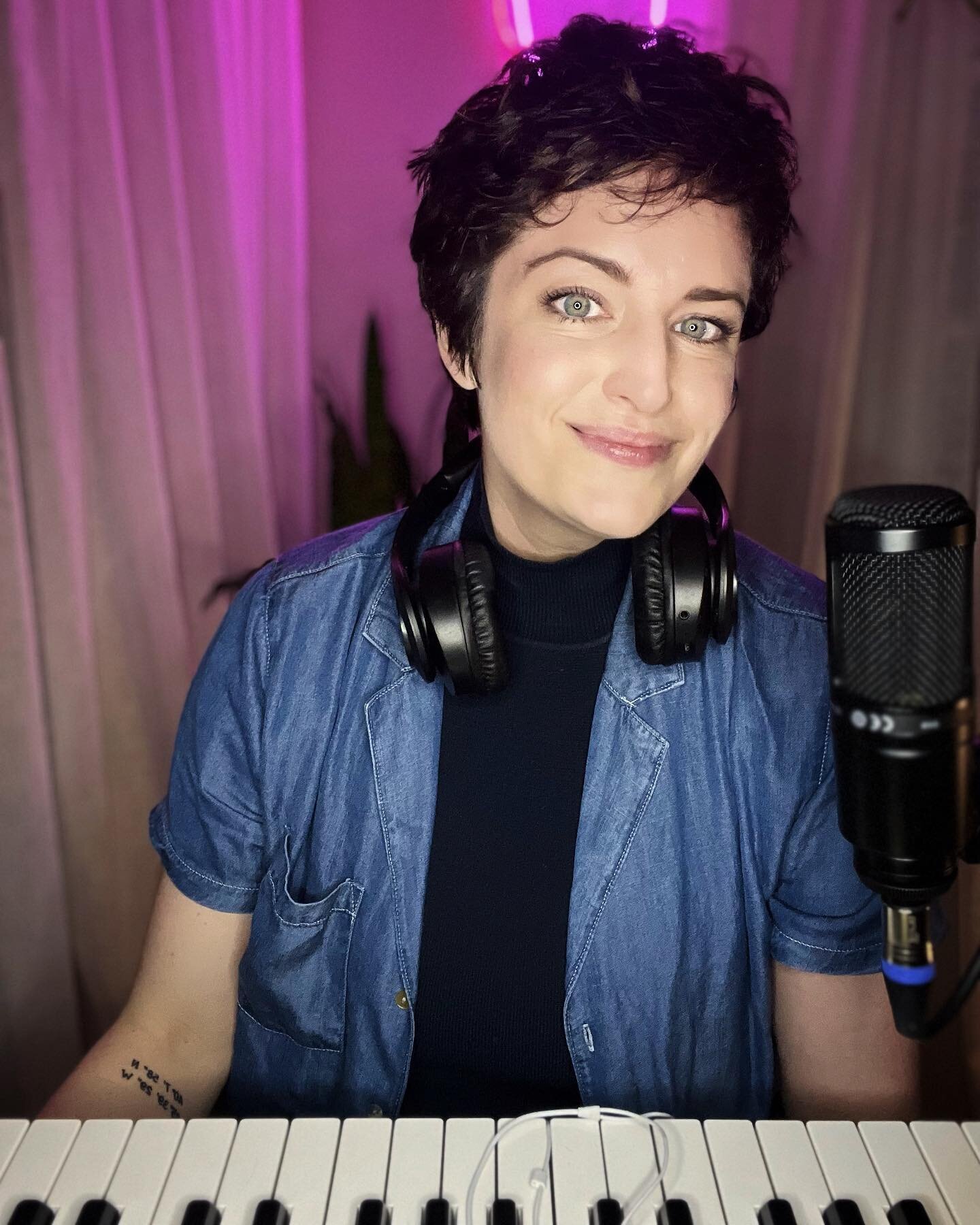 Hi! I&rsquo;m Lisa (they/she/he), a trauma-informed vocal coach and multi-hyphenate artist. As we gear up for Mental Health Awareness Month, I feel it&rsquo;s of utmost importance to speak on this:

🧠 Acute, chronic, and complex trauma can all trigg