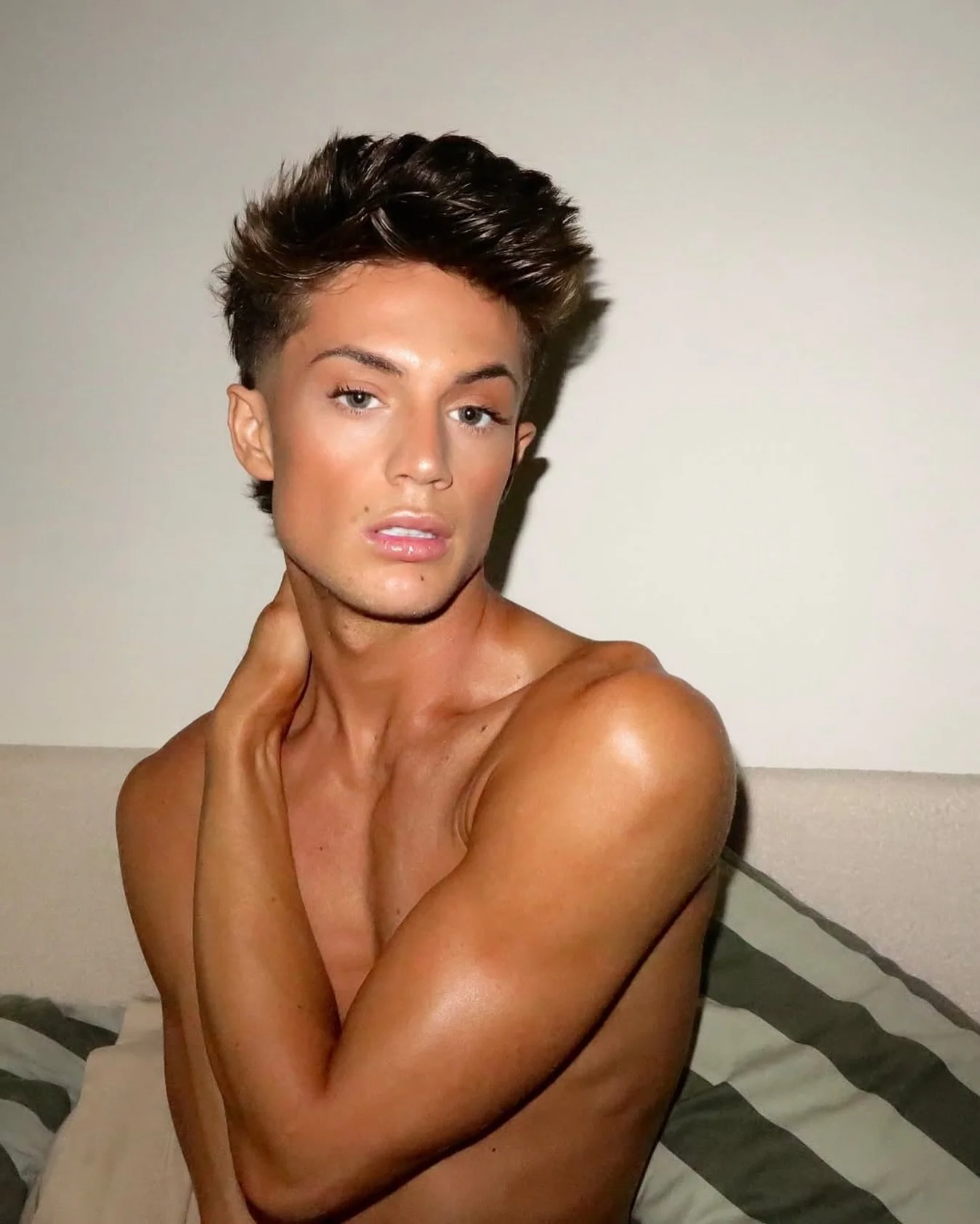 Jaw dropping, ethereal energy from @harryhughesss in Olive.