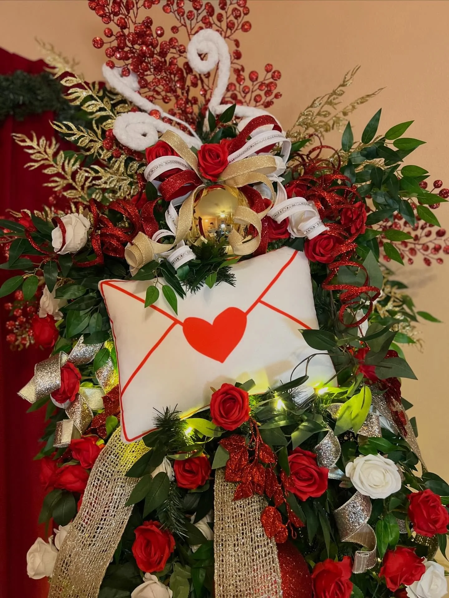 Details 💌✨ 
(slide till the end to see my sweetest boy ✨)
Yes I am still enjoying this tree, but don&rsquo;t worry!
Spring tree is coming this weekend - PROMISE 😘
If you&rsquo;re obsessed with the love letter pillow like I am,
Have no fear - YOU CA