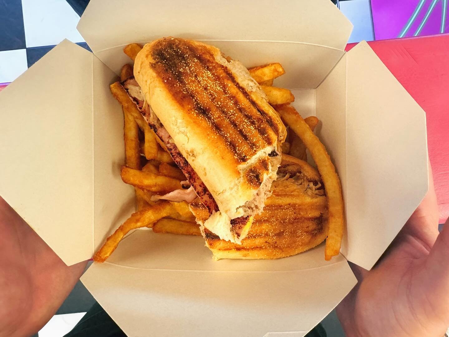 Combo box 📦

#savannaheatz #savannaheats #savannahcoffee #savannahbreakfast #savannahlunch #savannahga #visitsavannah #whattodinsavannah #wheretoeatinsavannah  #cubanfood  #savannahfood #savannahfoodie #cubansandwich #savannahgeorgia #savannahmaster