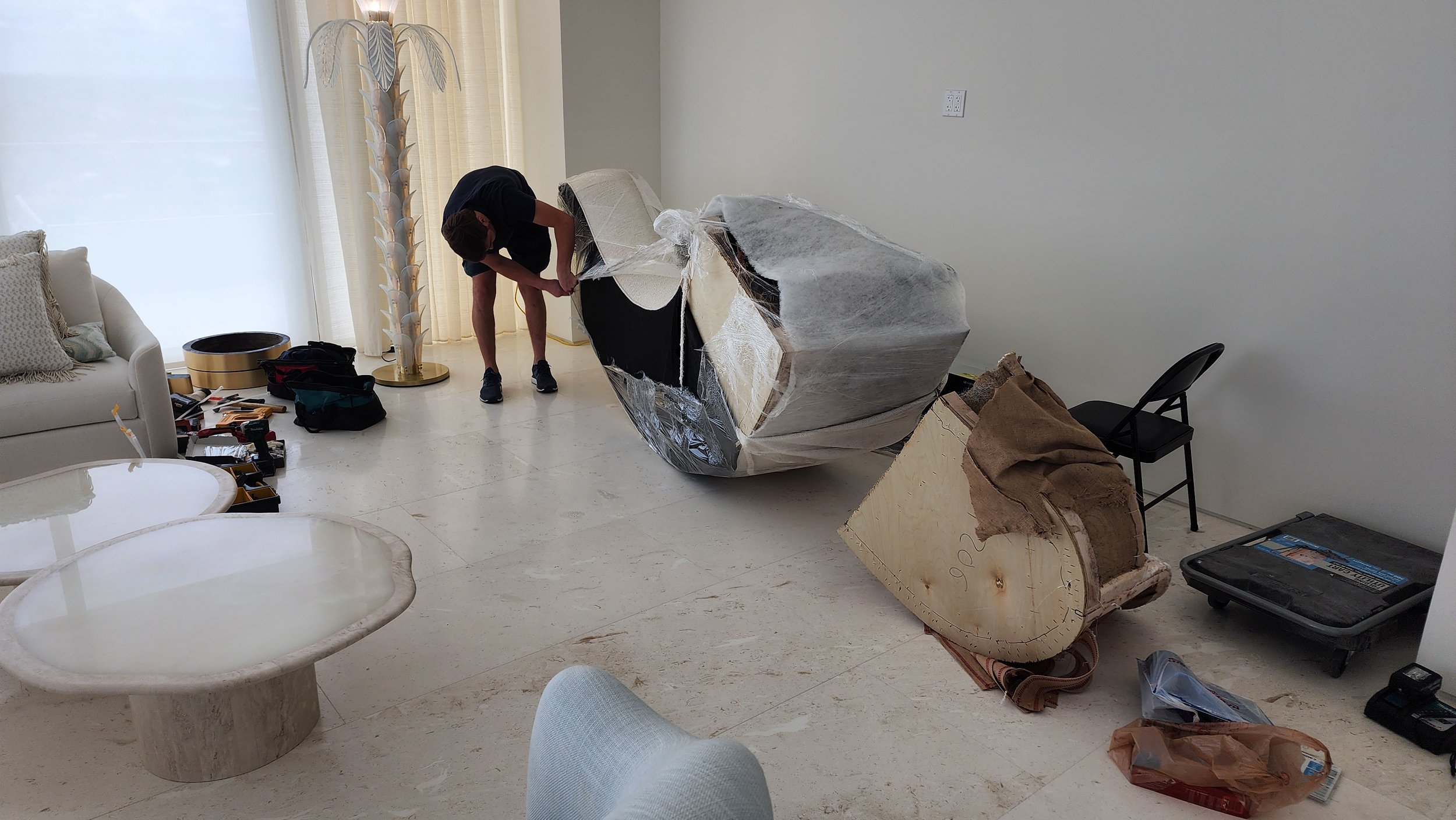 Custom sofa disassembly and moving service in Miami Beach